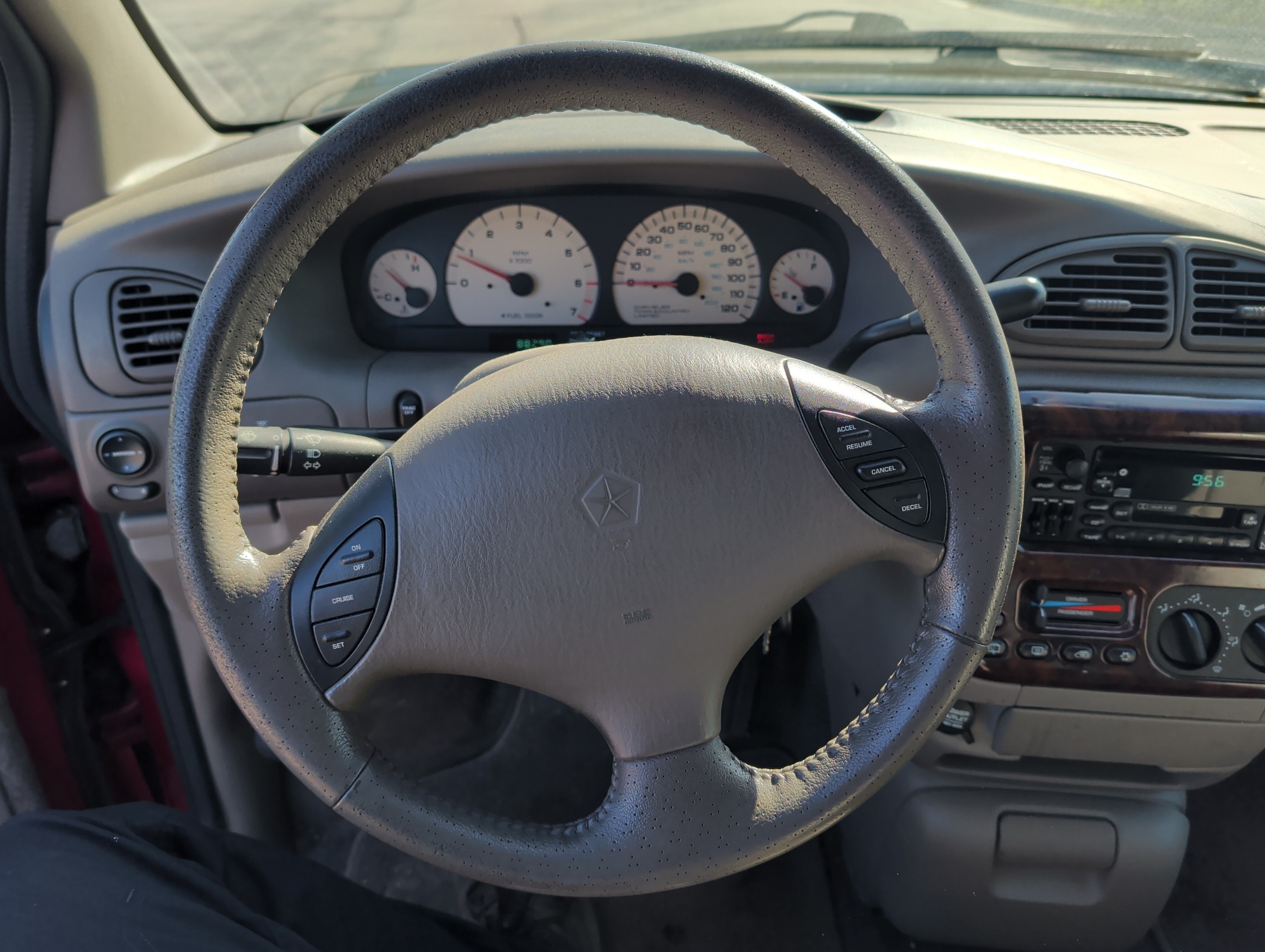 1999 chrysler town-and-country limited-fwd with 88290 miles for sale near elk-river, minnesota 106499_36_steering_wheel.jpg