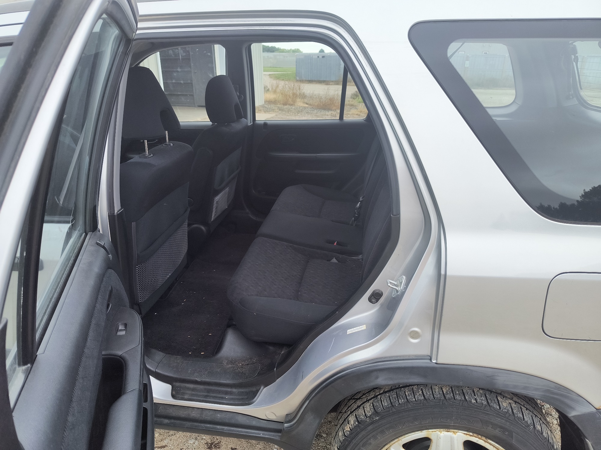 2006 honda cr-v lx-4wd-at with 127591 miles for sale near elk-river, minnesota 106500_24_drv_rear_seat.jpg