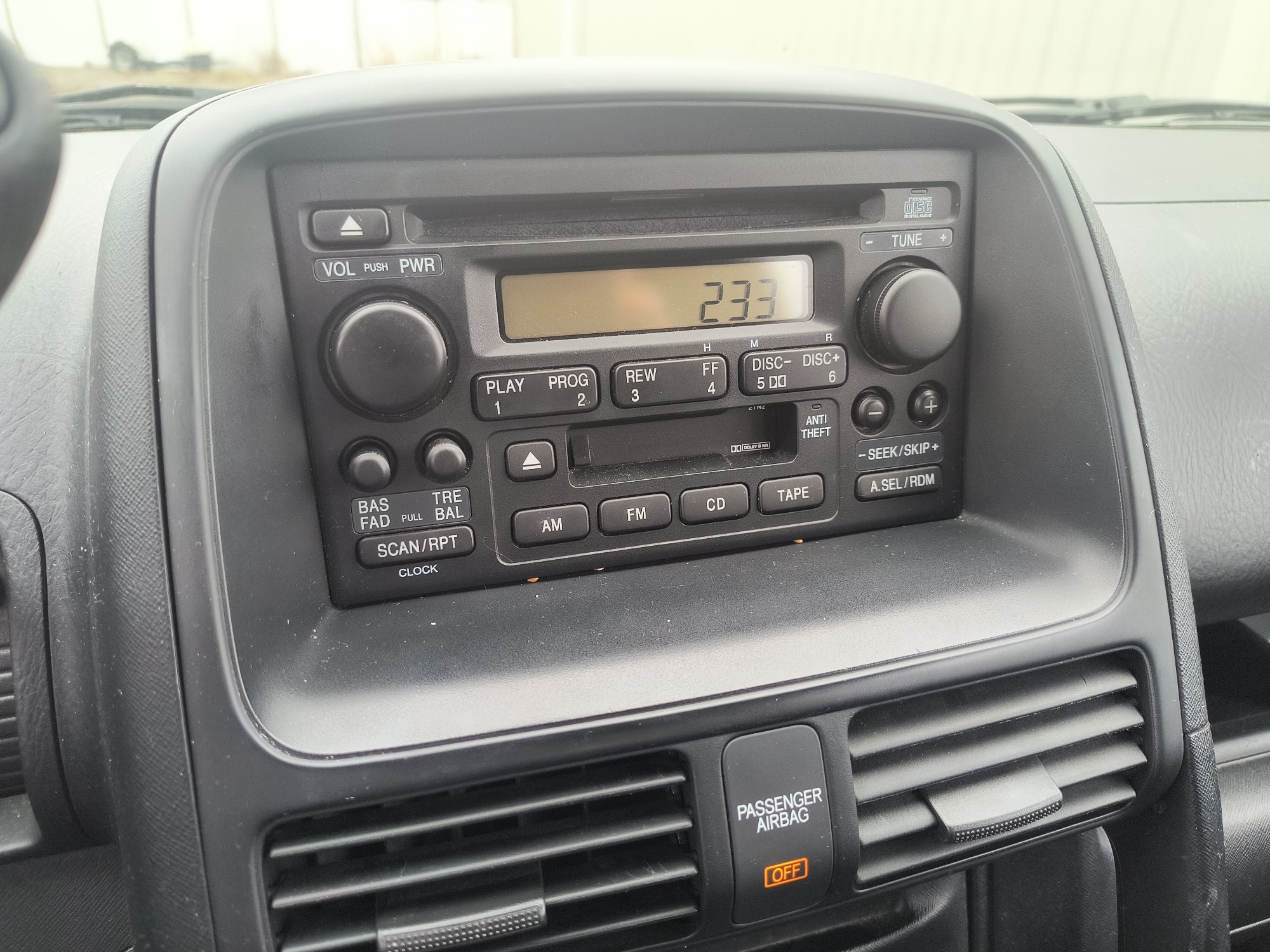 2006 honda cr-v lx-4wd-at with 127591 miles for sale near elk-river, minnesota 106500_39_radio_closeup.jpg