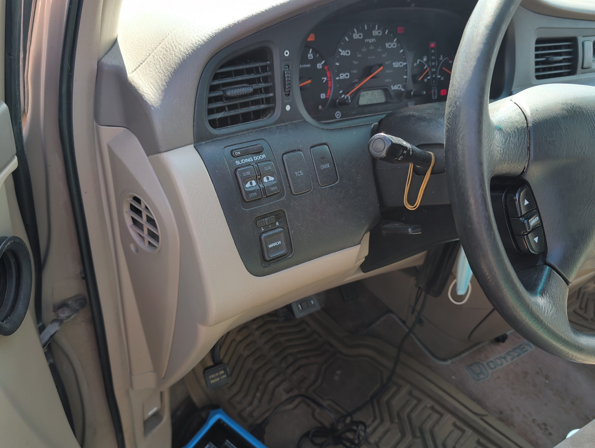 2002 honda odyssey with 292920 miles for sale near elk-river, minnesota 106501_37_left_of_steering_wheel.jpg