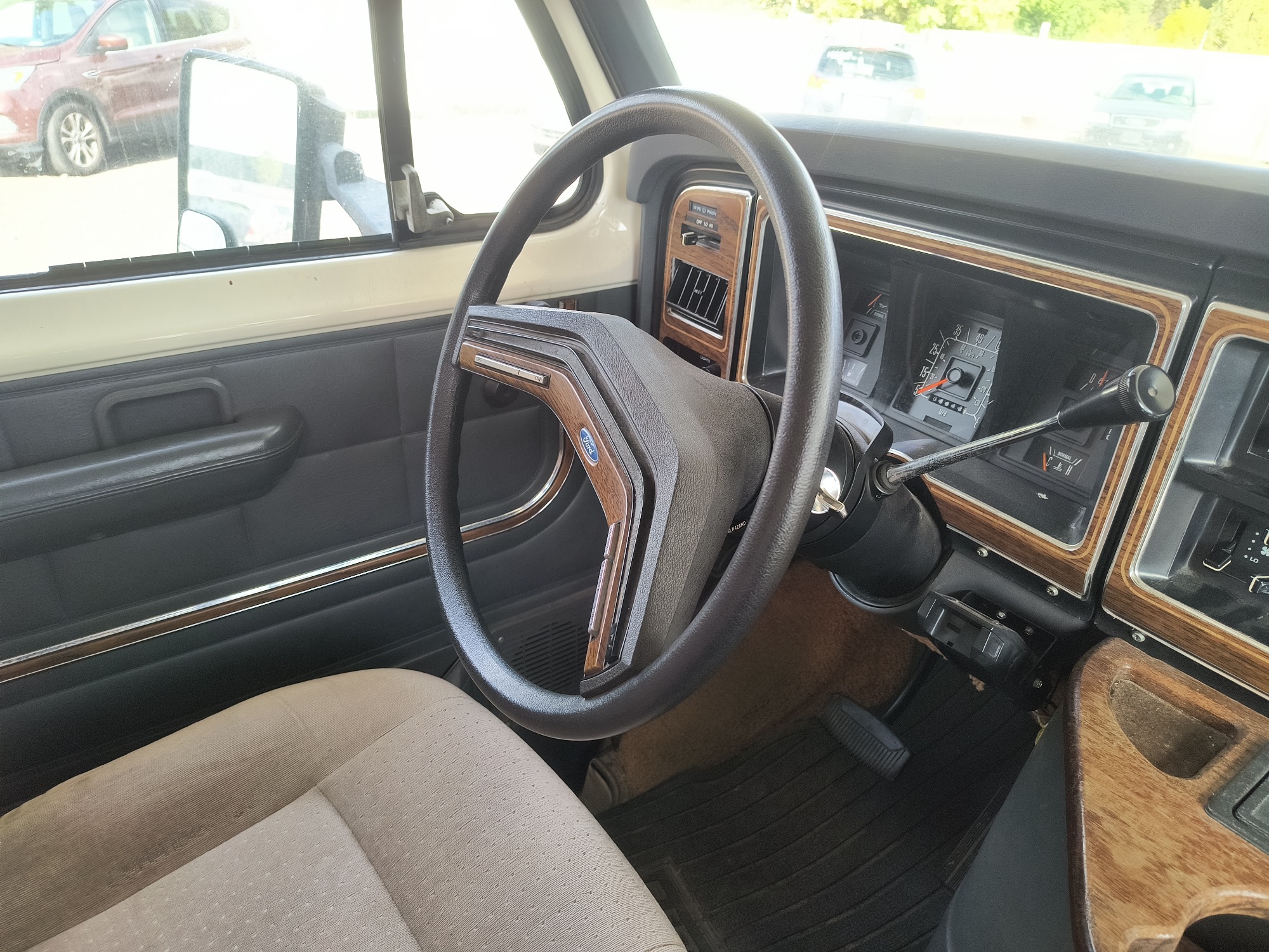 1990 ford econoline e350 with 12 miles for sale near Elk River, Minnesota 106502_36_steering_wheel.jpg