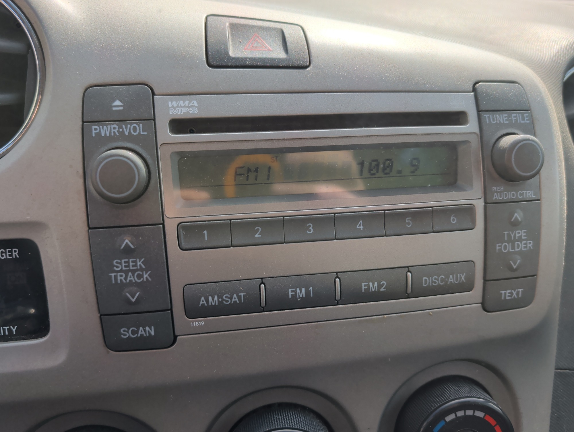 2010 toyota matrix with 301107 miles for sale near elk-river, minnesota 106503_39_radio_closeup.jpg