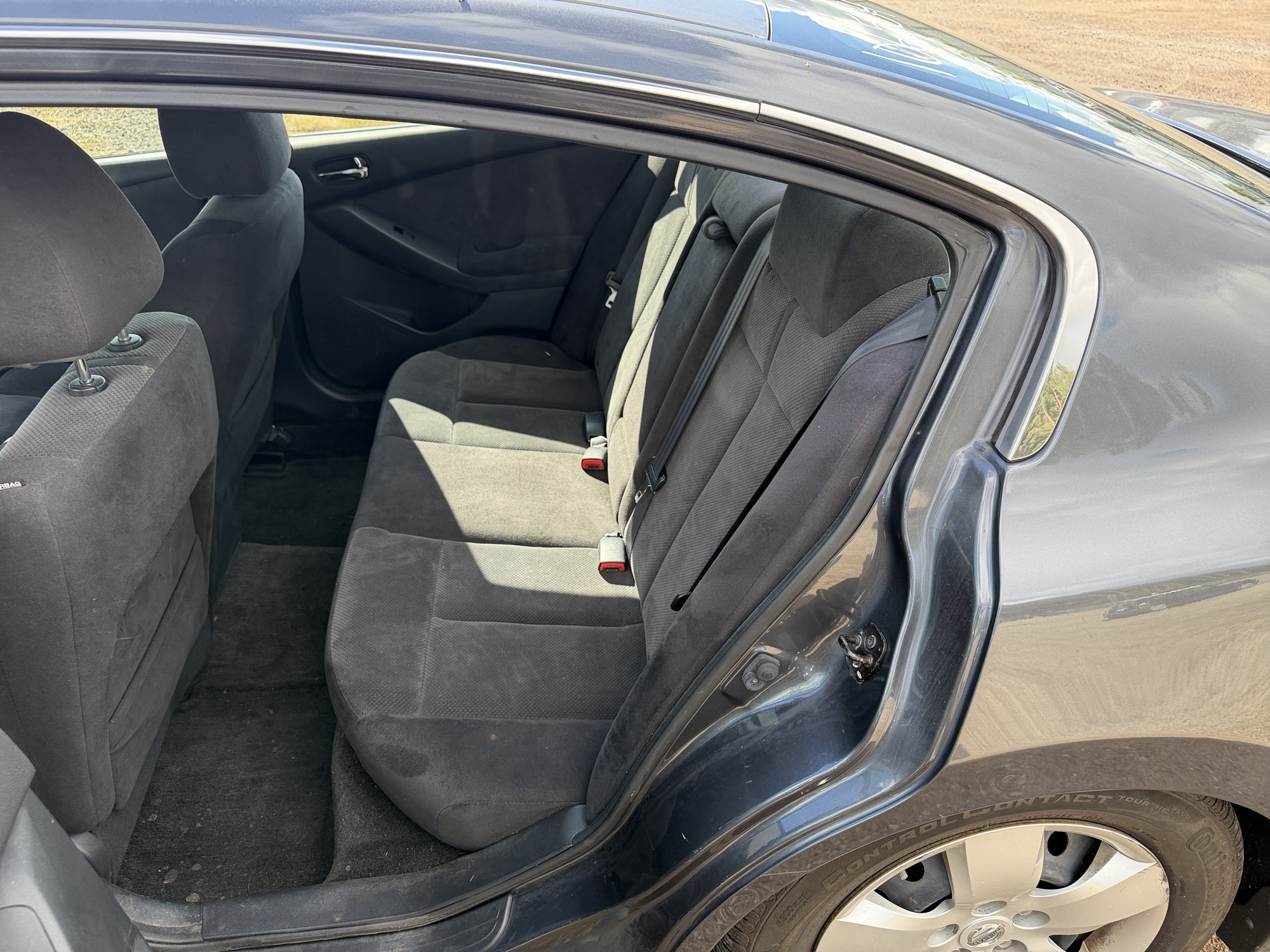 2008 nissan altima 2.5-s with 238750 miles for sale near elk-river, minnesota 106504_24_drv_rear_seat.jpg