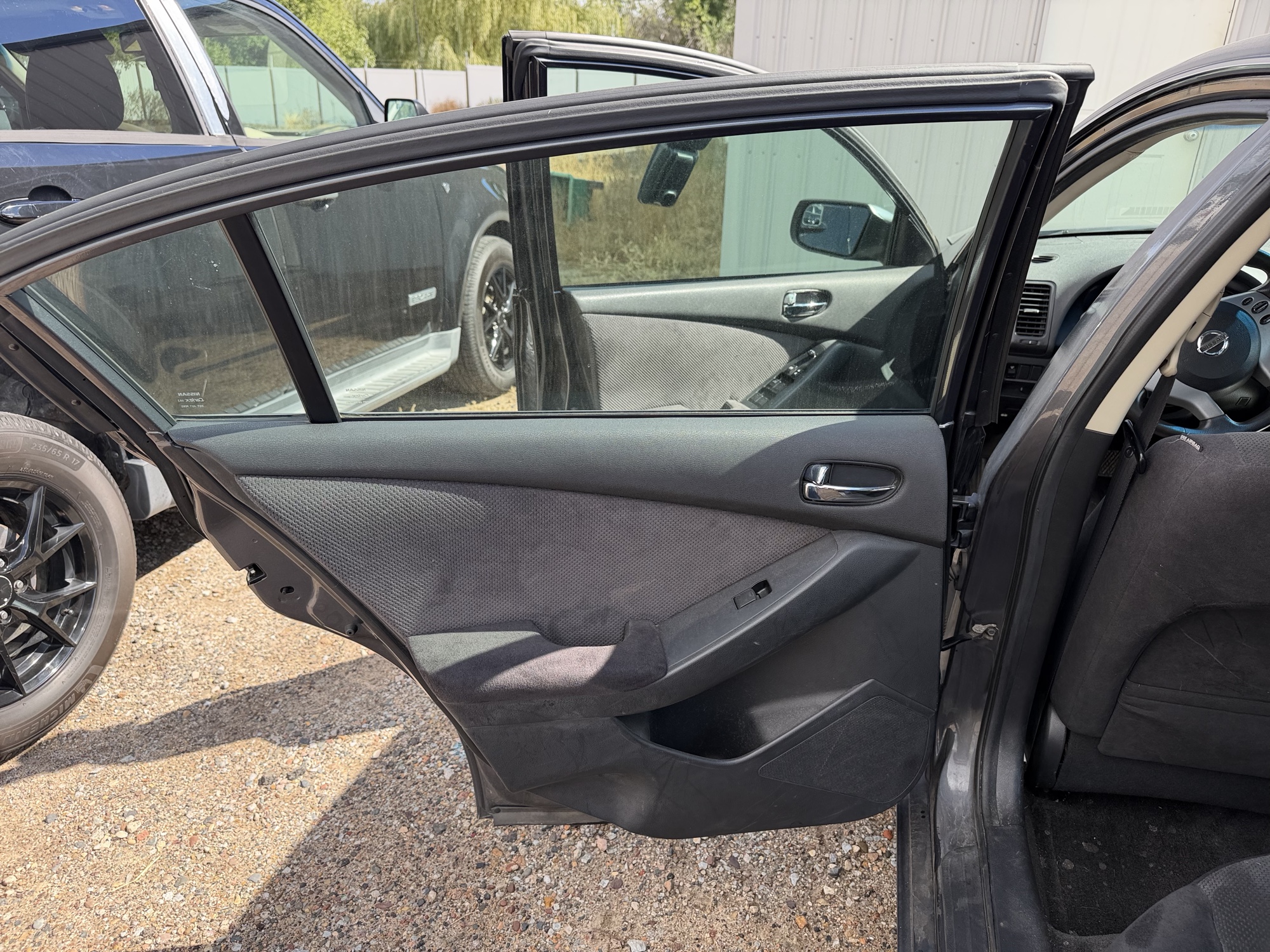 2008 nissan altima 2.5-s with 238750 miles for sale near elk-river, minnesota 106504_25_drv_rear_door_panel.jpg