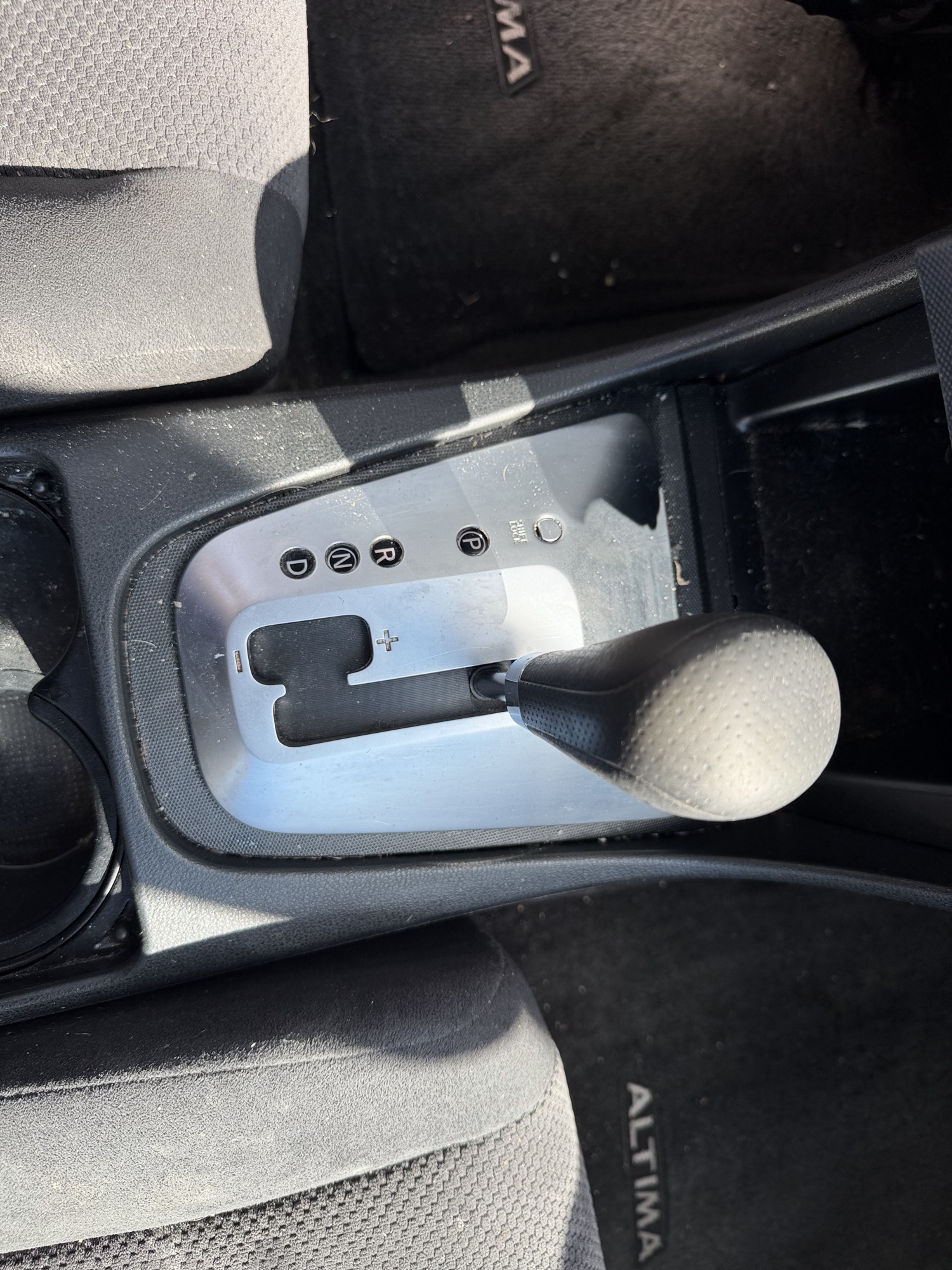 2008 nissan altima 2.5-s with 238750 miles for sale near elk-river, minnesota 106504_41_shifter.jpg