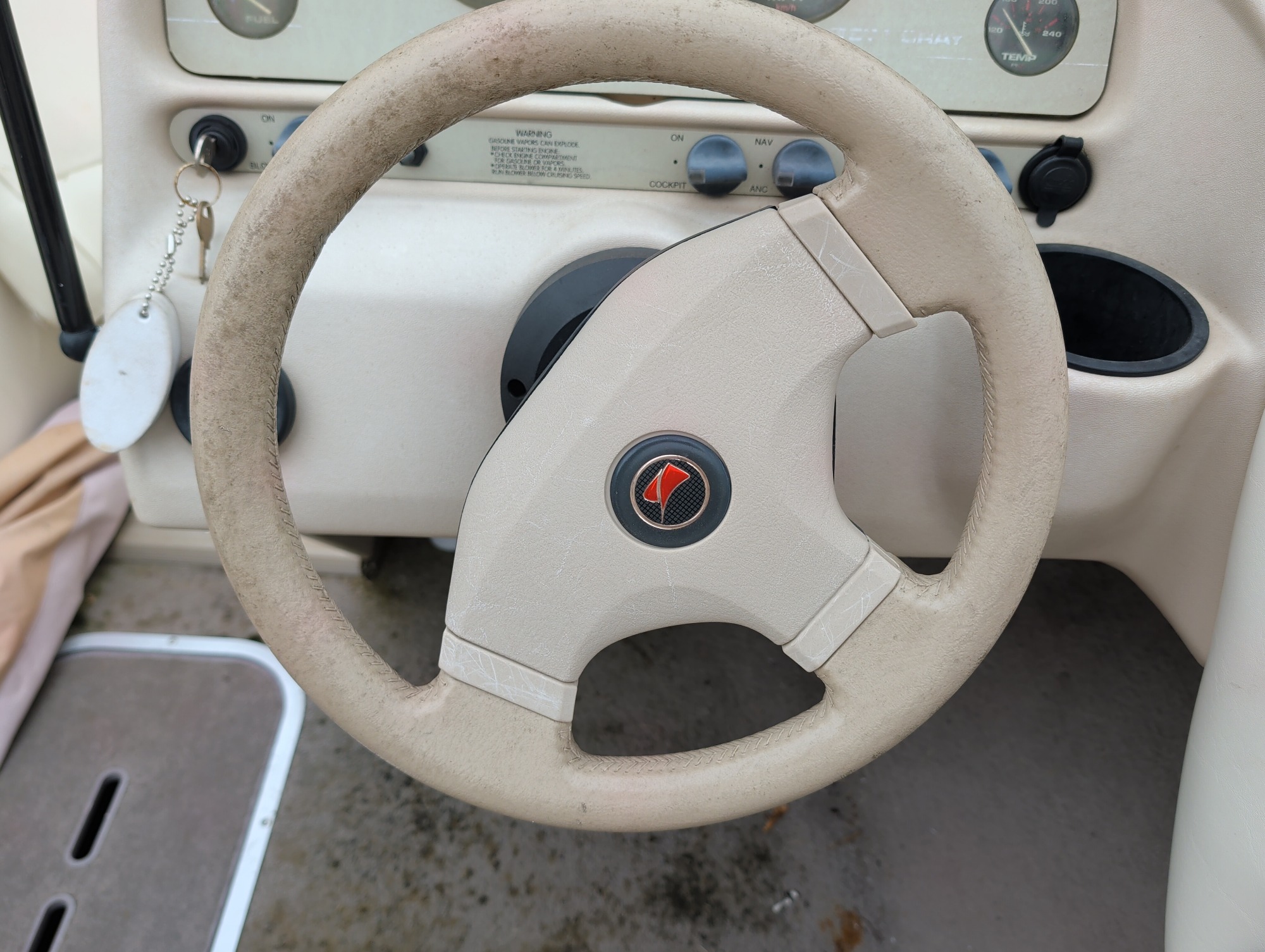1996 stingray boat with 603 miles for sale near elk-river, minnesota 106507_36_steering_wheel.jpg