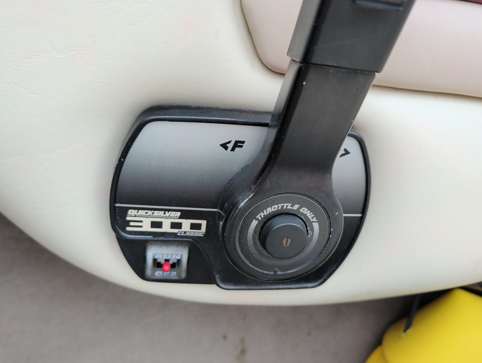 1996 stingray boat with 603 miles for sale near elk-river, minnesota 106507_41_shifter.jpg