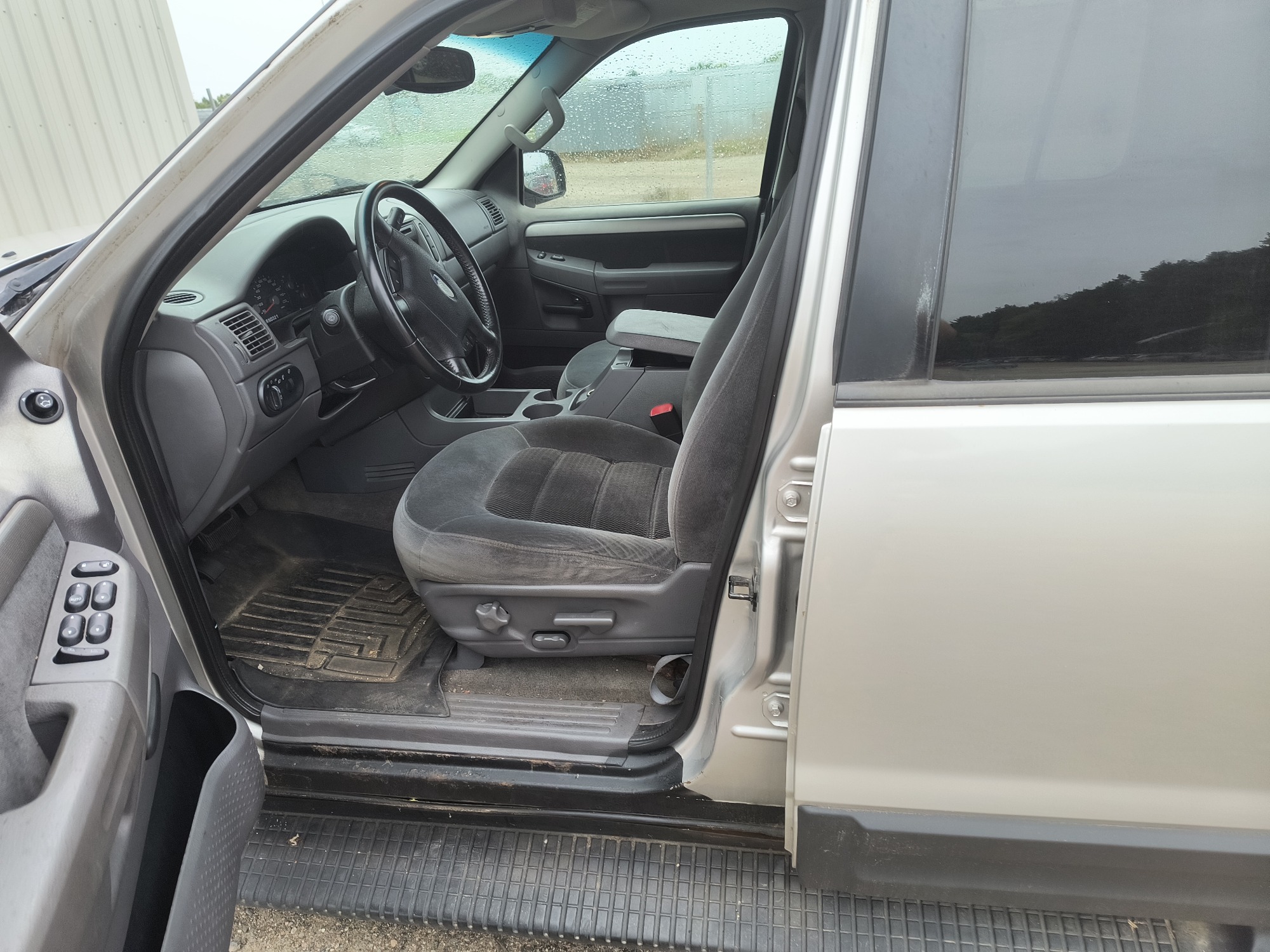 2003 ford explorer xlt-4.0l-4wd with 182785 miles for sale near elk-river, minnesota 106508_22_driver_seat.jpg