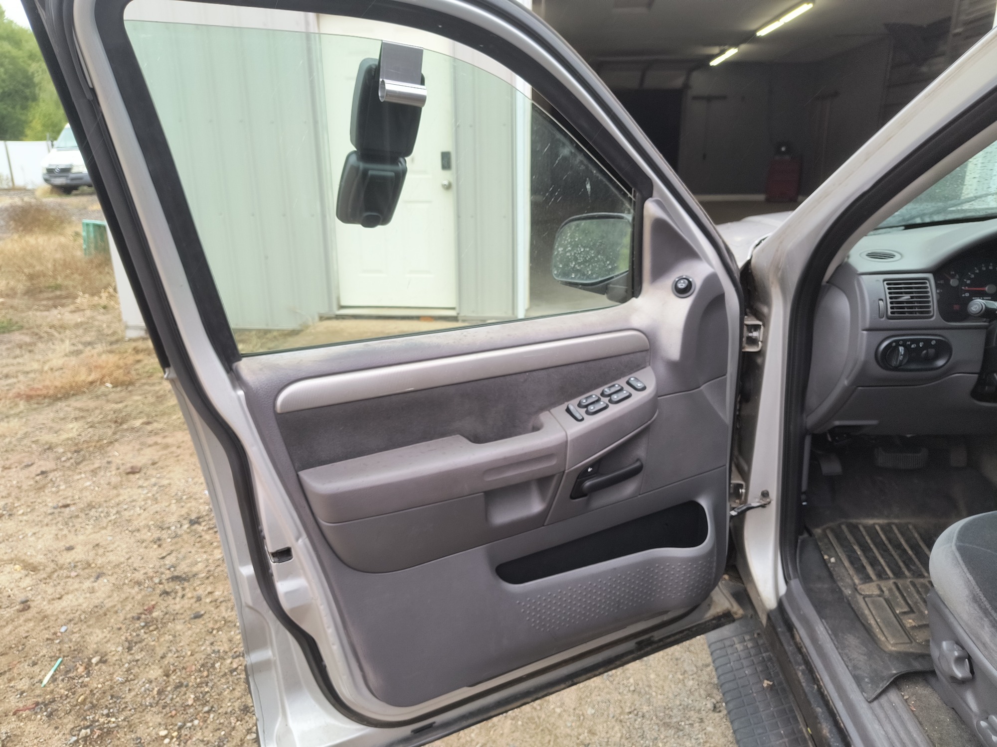 2003 ford explorer xlt-4.0l-4wd with 182785 miles for sale near elk-river, minnesota 106508_23_driver_door_panel.jpg
