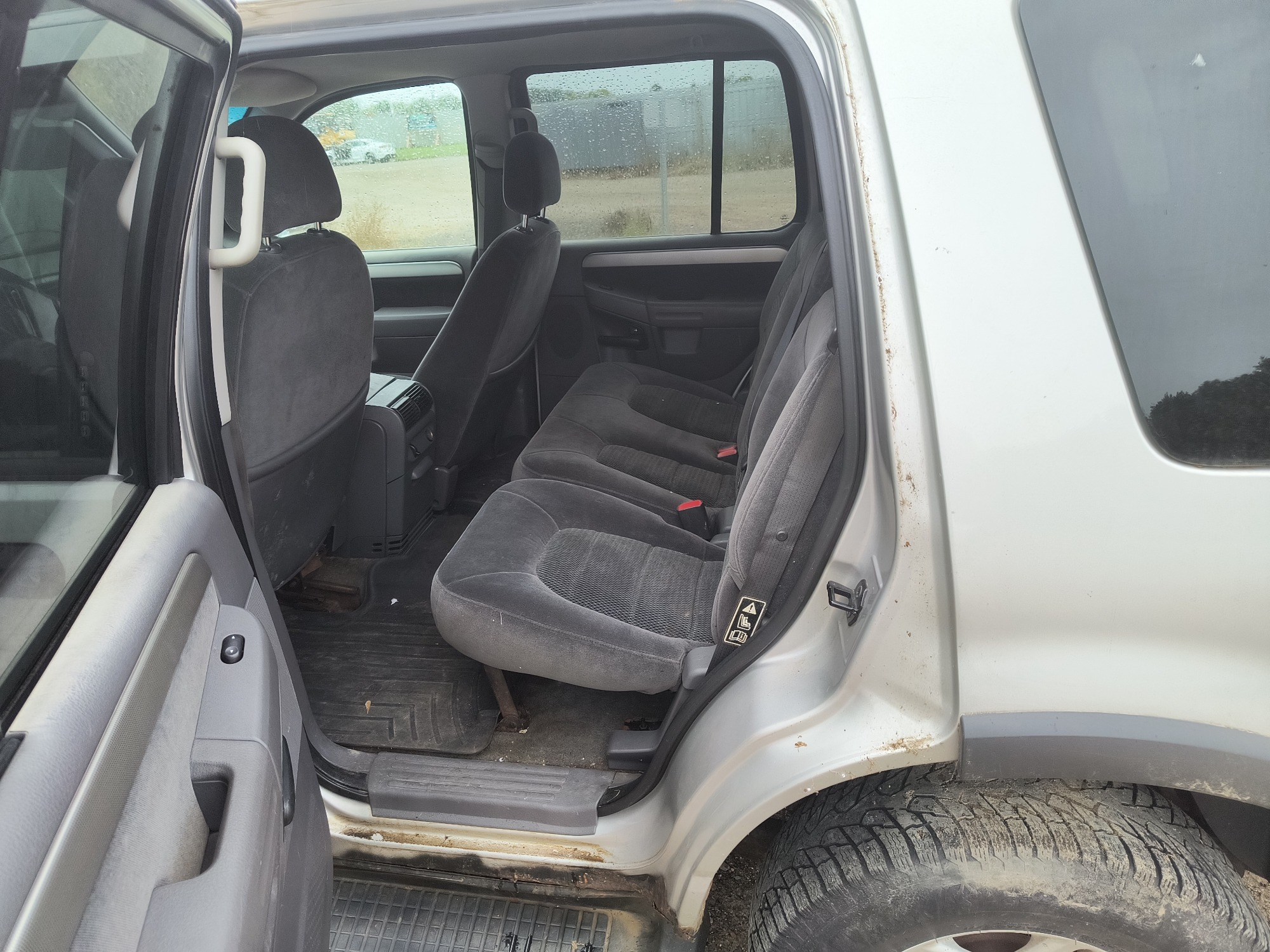 2003 ford explorer xlt-4.0l-4wd with 182785 miles for sale near elk-river, minnesota 106508_24_drv_rear_seat.jpg
