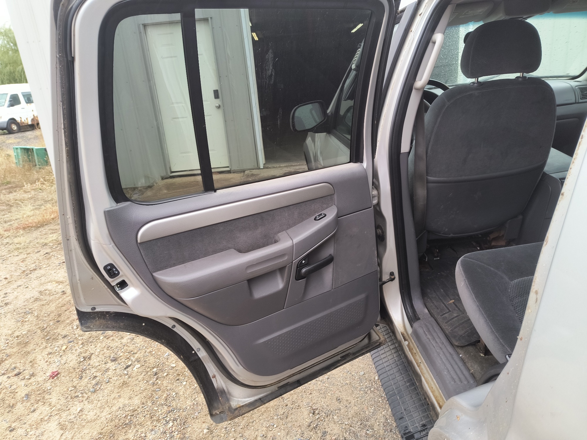2003 ford explorer xlt-4.0l-4wd with 182785 miles for sale near elk-river, minnesota 106508_25_drv_rear_door_panel.jpg