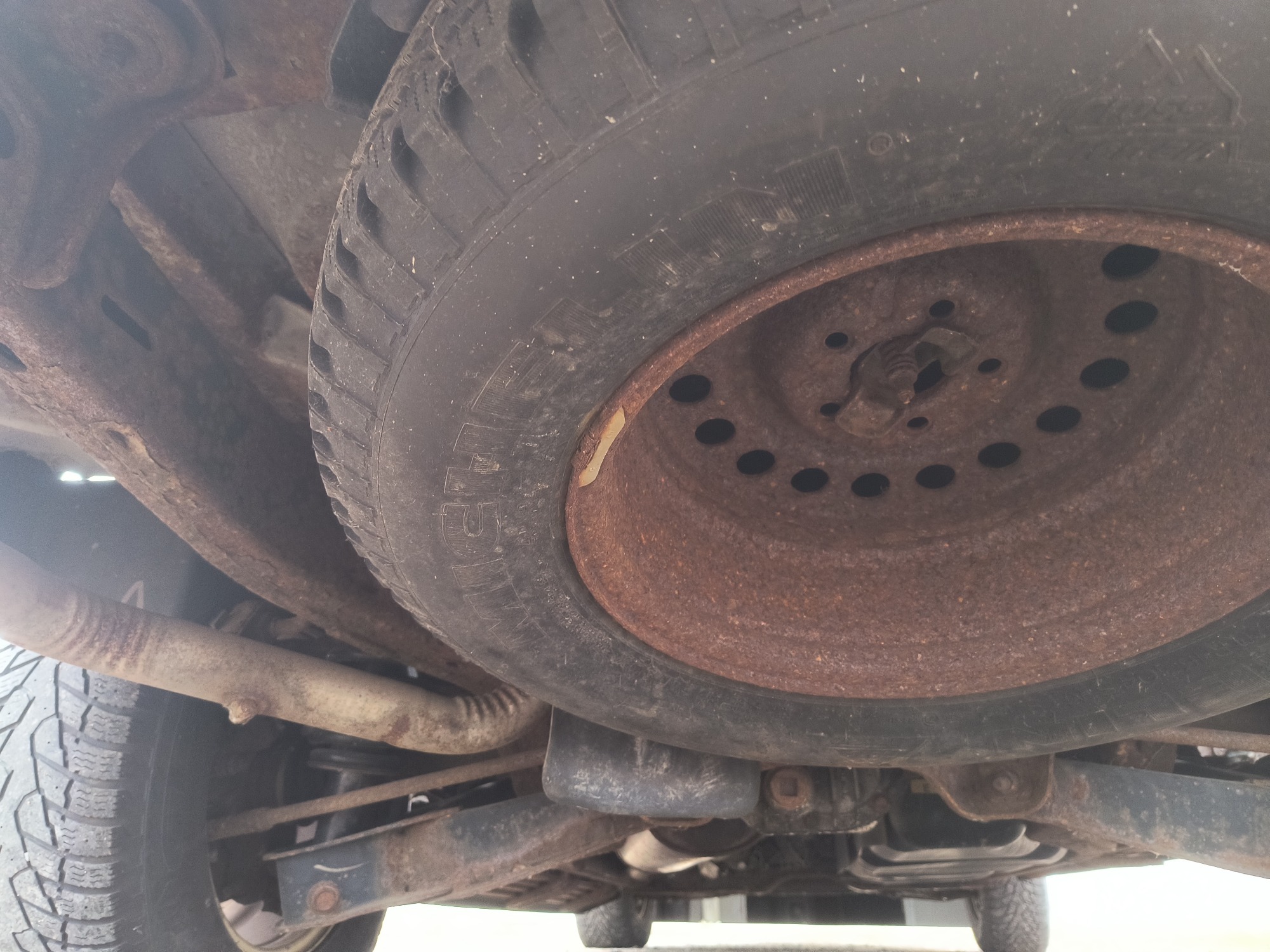 2003 ford explorer xlt-4.0l-4wd with 182785 miles for sale near elk-river, minnesota 106508_27_spare_tire.jpg