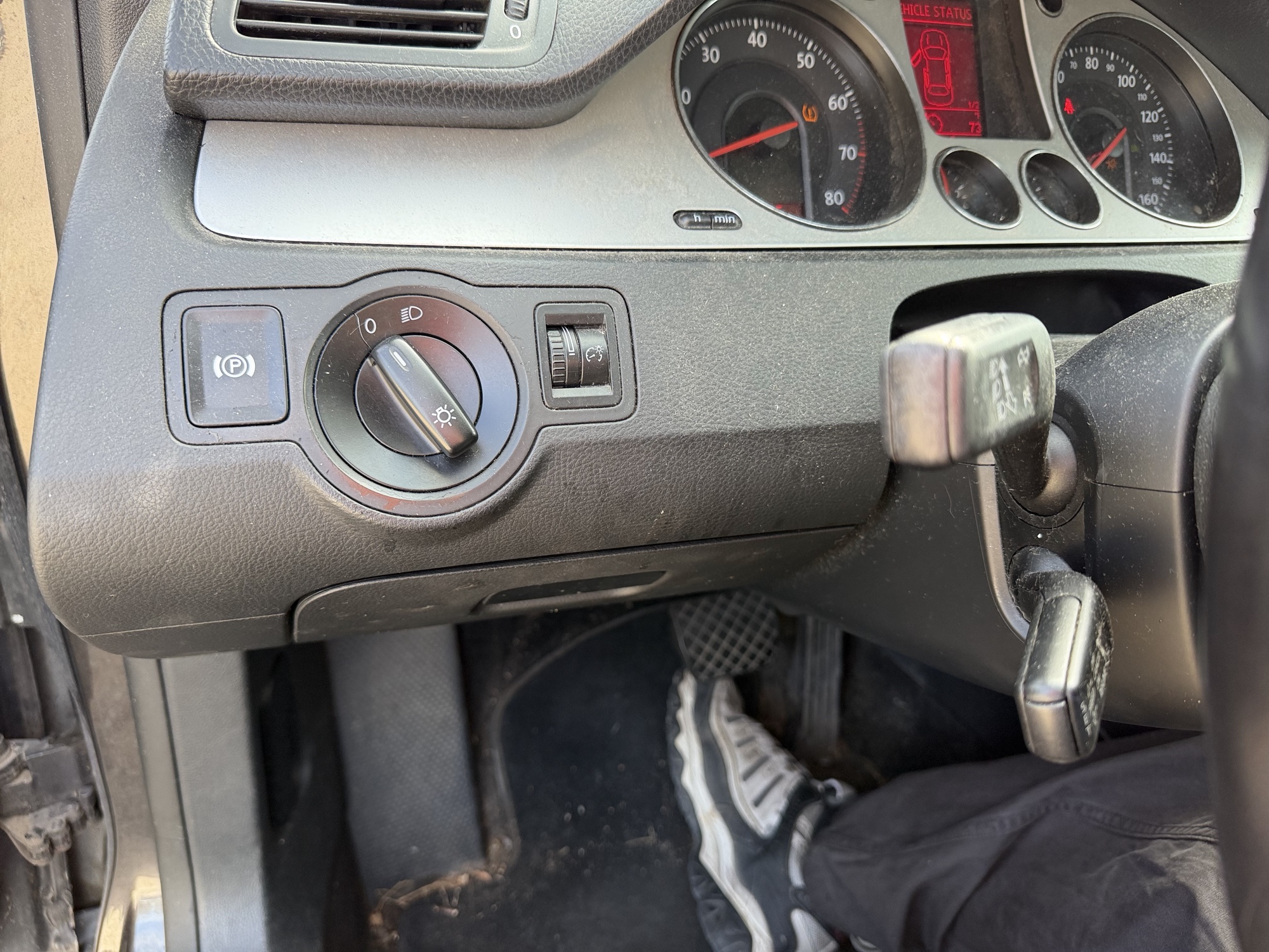 2008 volkswagen passat-wagon komfort with 170711 miles for sale near elk-river, minnesota 106509_37_left_of_steering_wheel.jpg