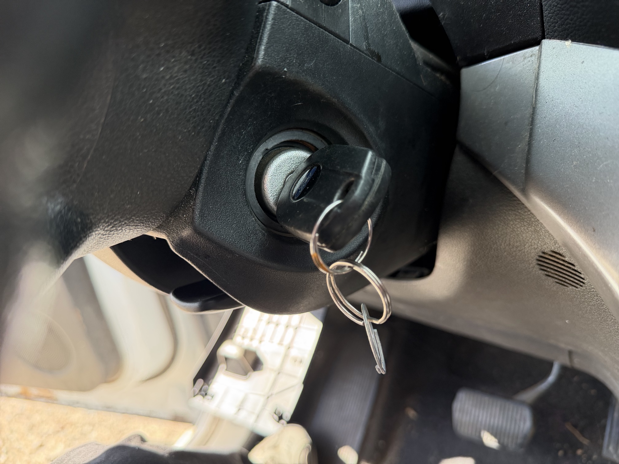 2015 ford escape se-4wd with 166884 miles for sale near elk-river, minnesota 106510_39_radio_closeup.jpg