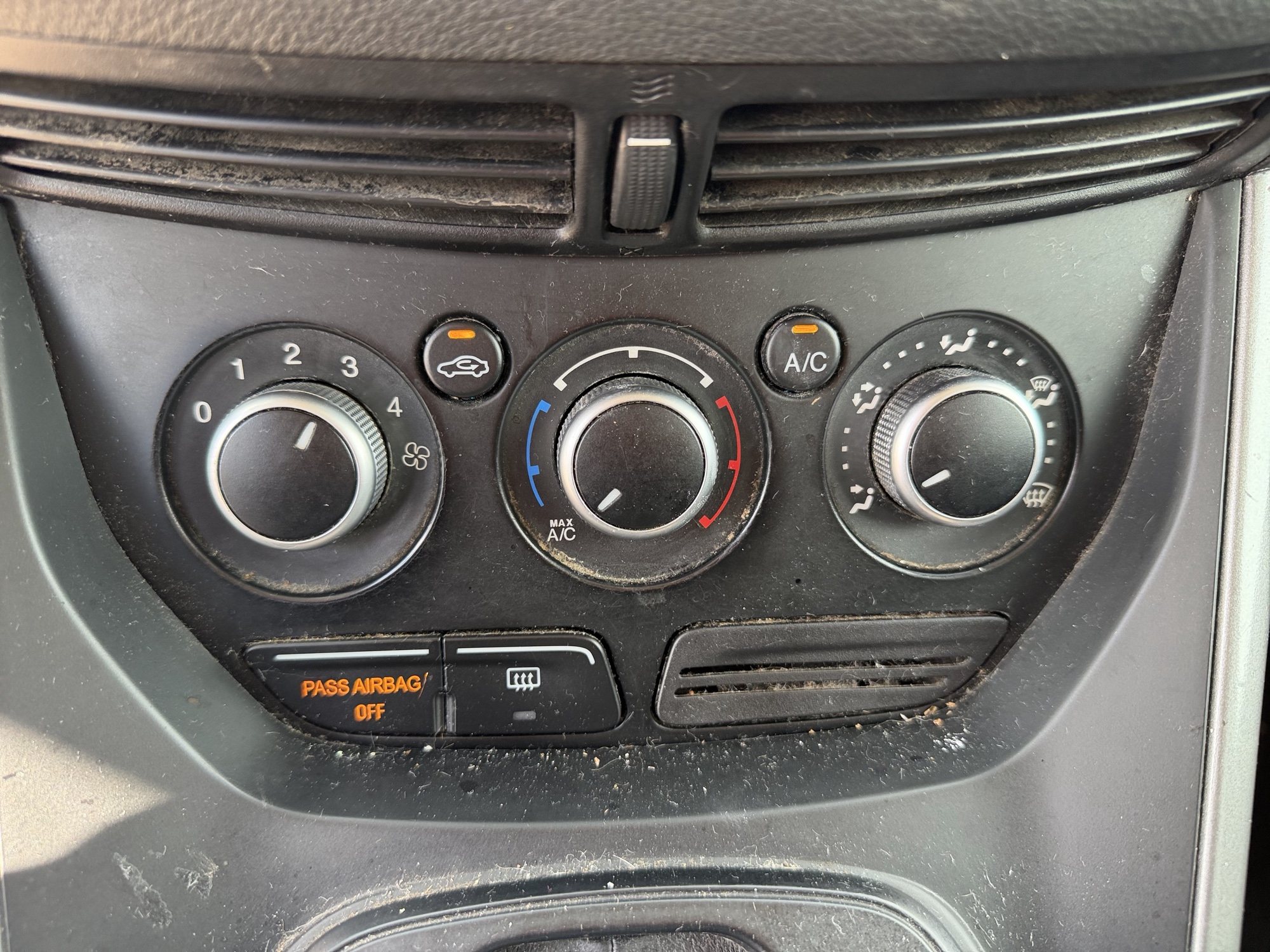2015 ford escape se-4wd with 166884 miles for sale near elk-river, minnesota 106510_40_climate_control.jpg
