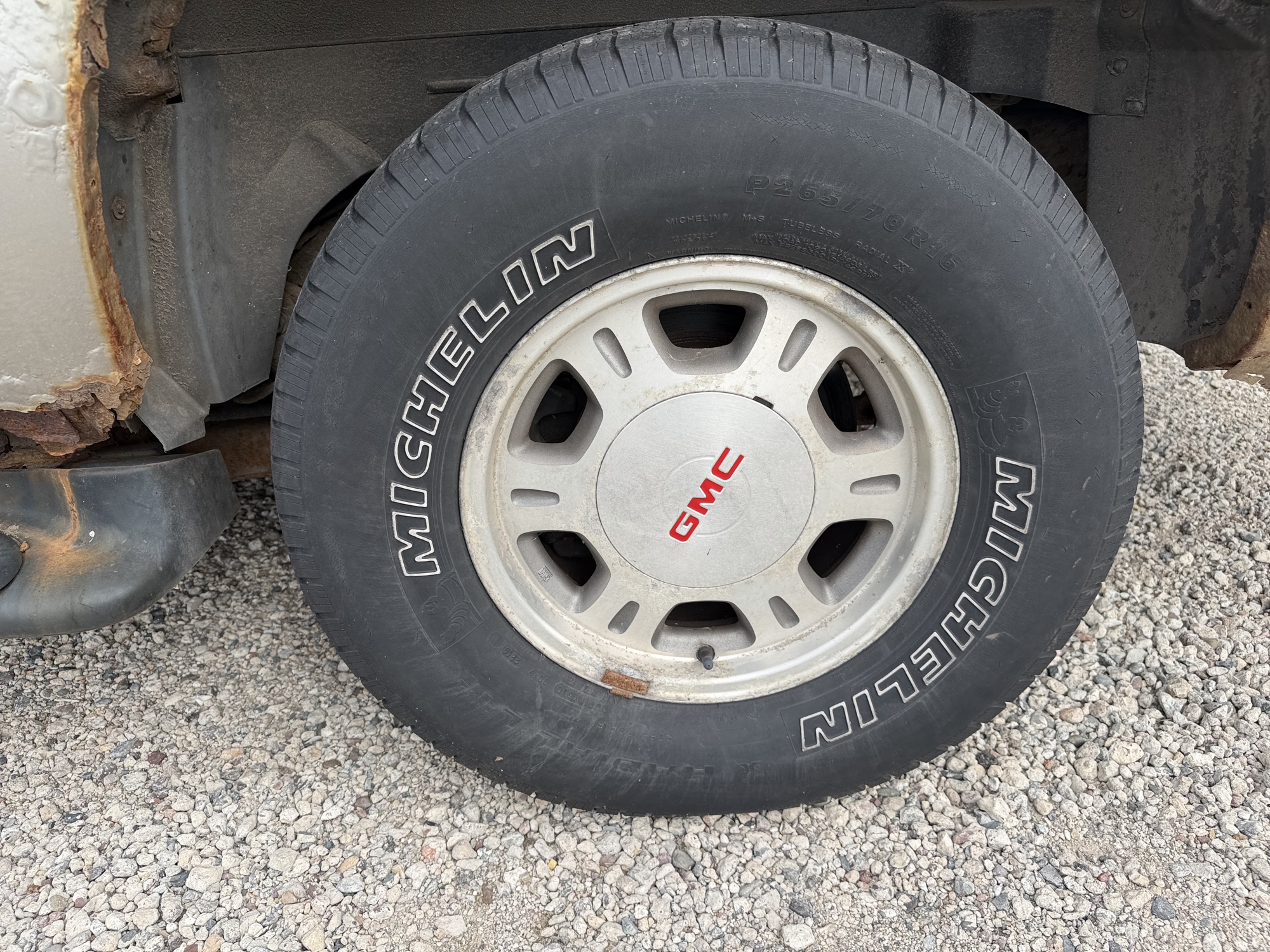 2002 gmc yukon-xl 1500-4wd with 148627 miles for sale near elk-river, minnesota 106511_13_rear_drv_wheel.jpg