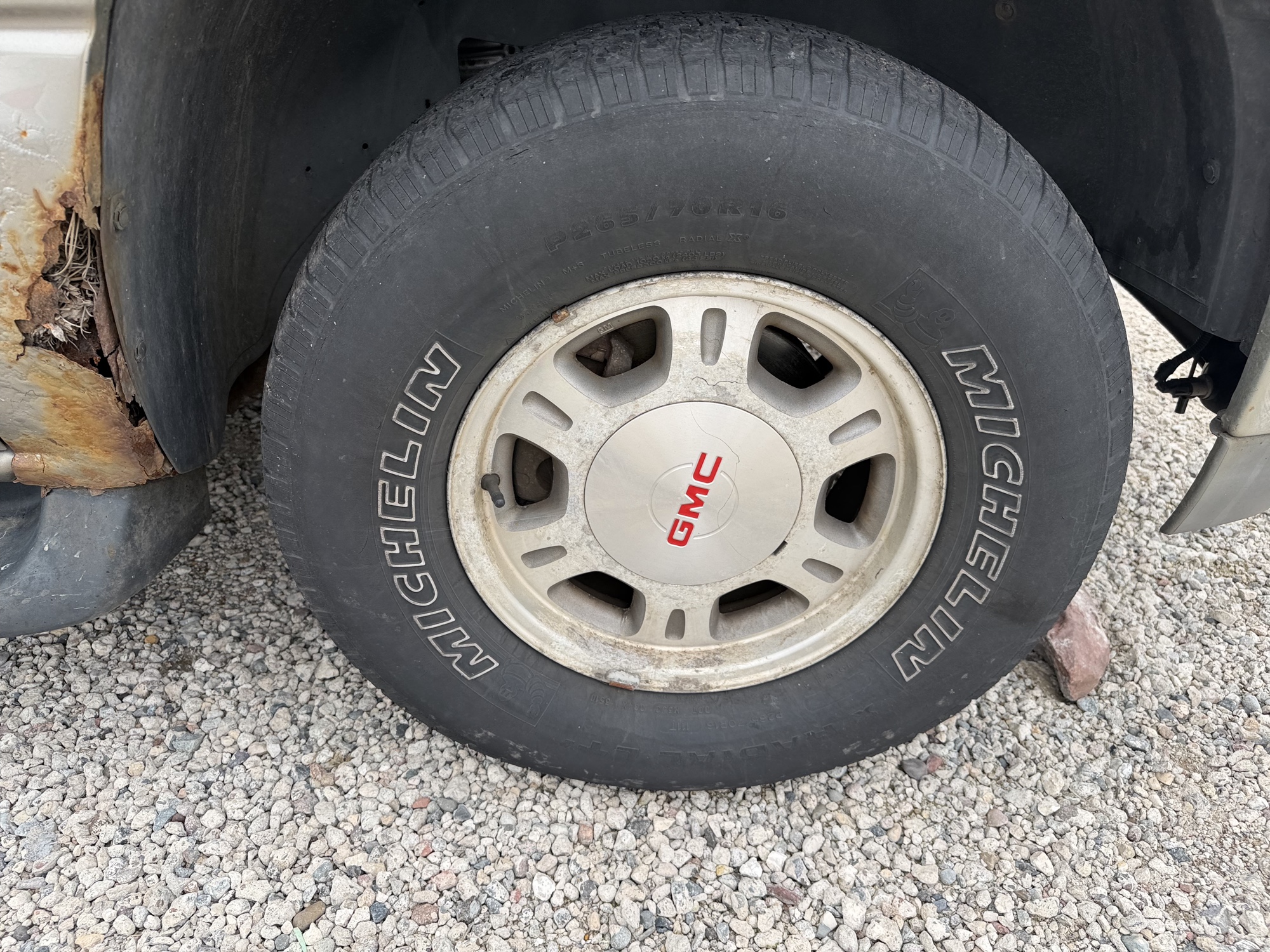 2002 gmc yukon-xl 1500-4wd with 148627 miles for sale near elk-river, minnesota 106511_15_front_pass_wheel.jpg