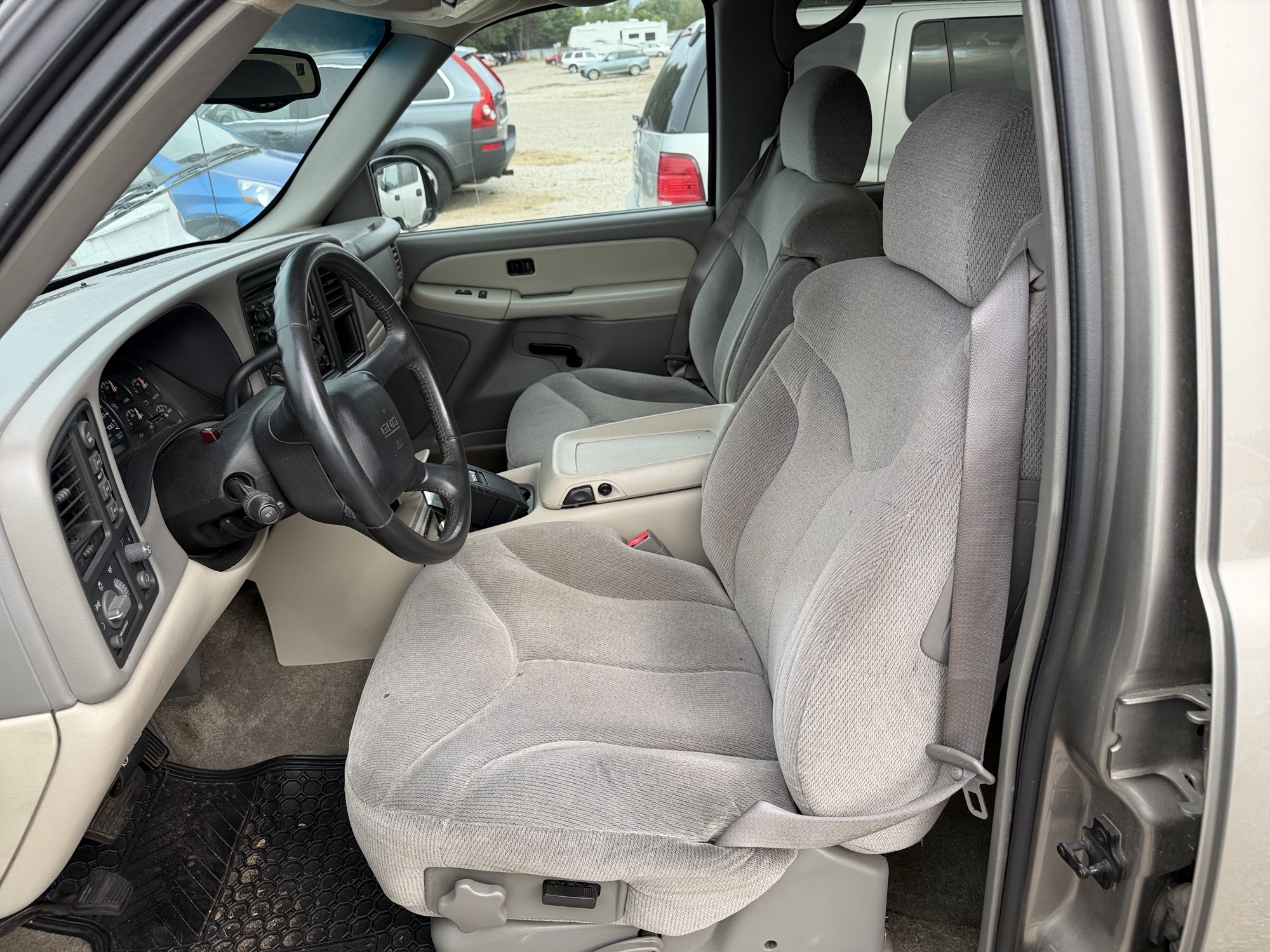 2002 gmc yukon-xl 1500-4wd with 148627 miles for sale near elk-river, minnesota 106511_22_driver_seat.jpg