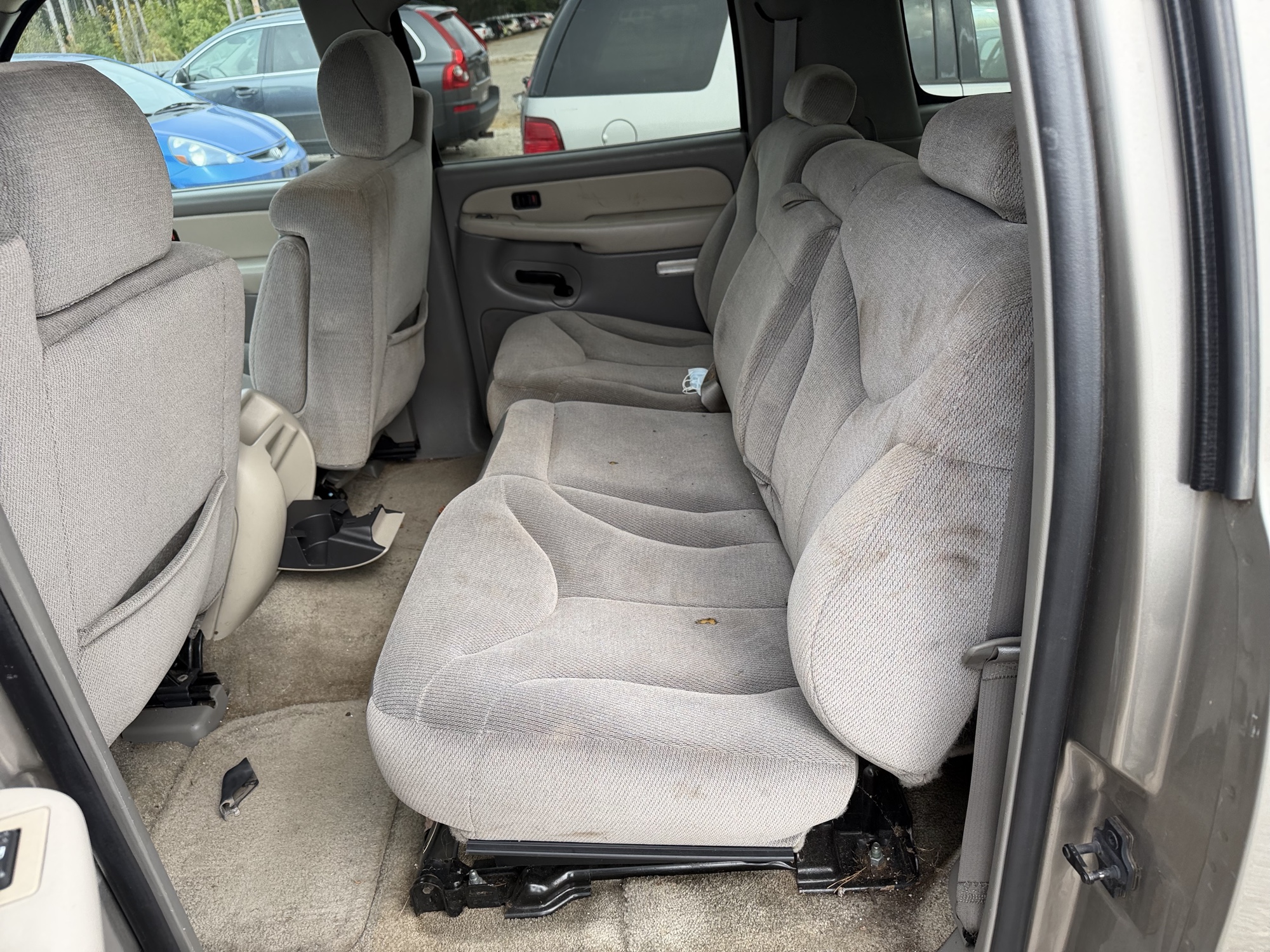 2002 gmc yukon-xl 1500-4wd with 148627 miles for sale near elk-river, minnesota 106511_24_drv_rear_seat.jpg
