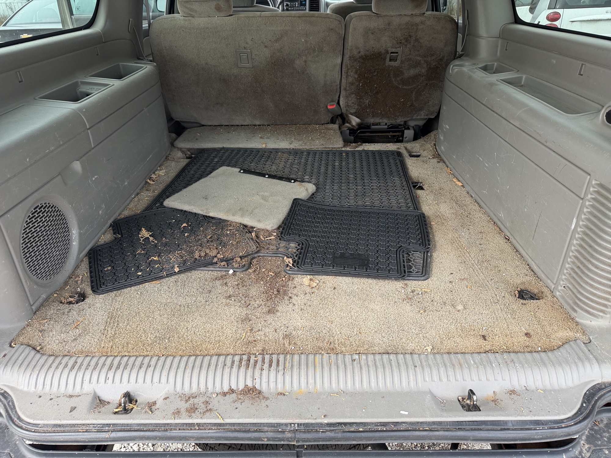 2002 gmc yukon-xl 1500-4wd with 148627 miles for sale near elk-river, minnesota 106511_26_trunk.jpg