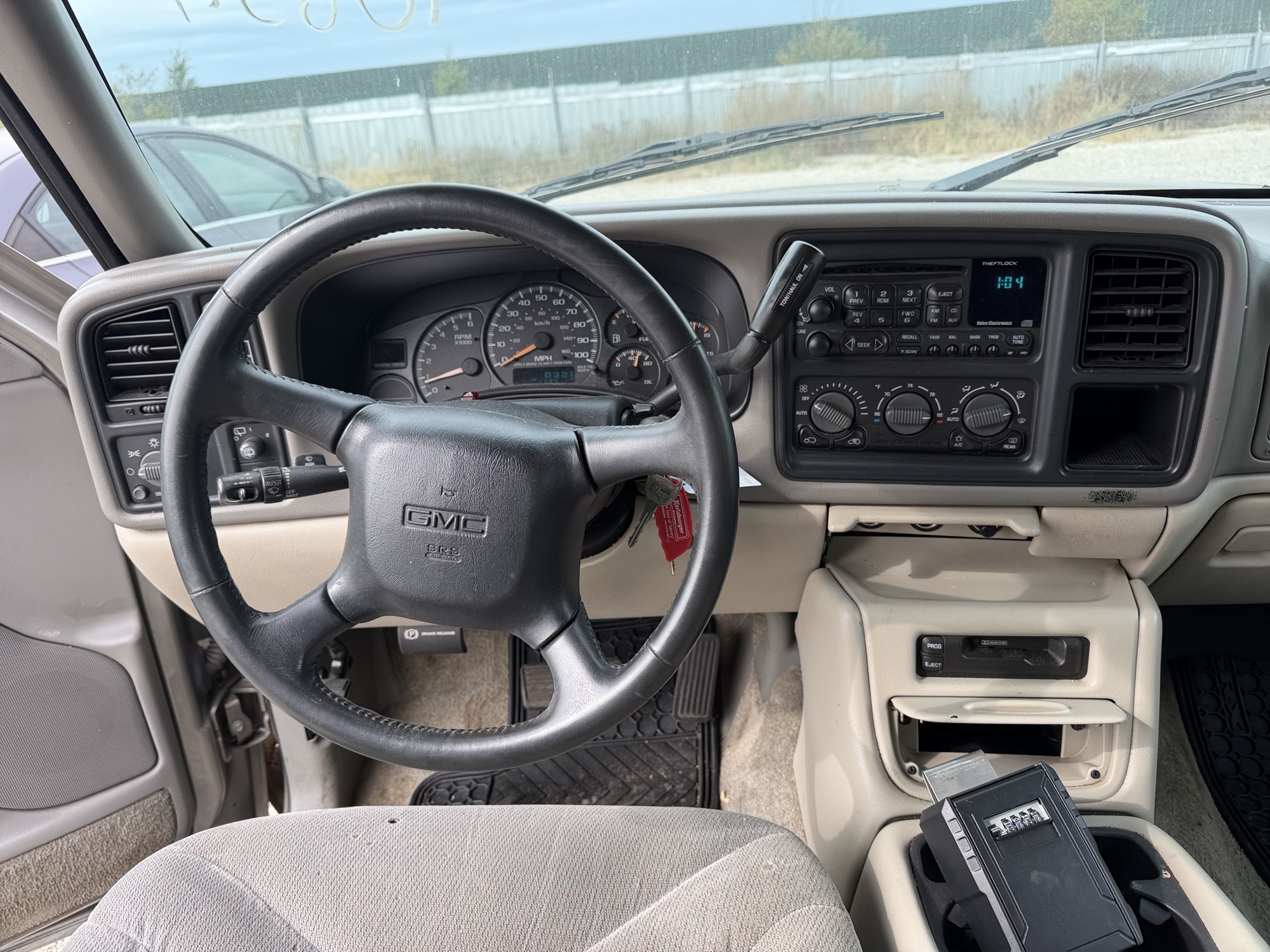 2002 gmc yukon-xl 1500-4wd with 148627 miles for sale near elk-river, minnesota 106511_33_dash_from_driver.jpg