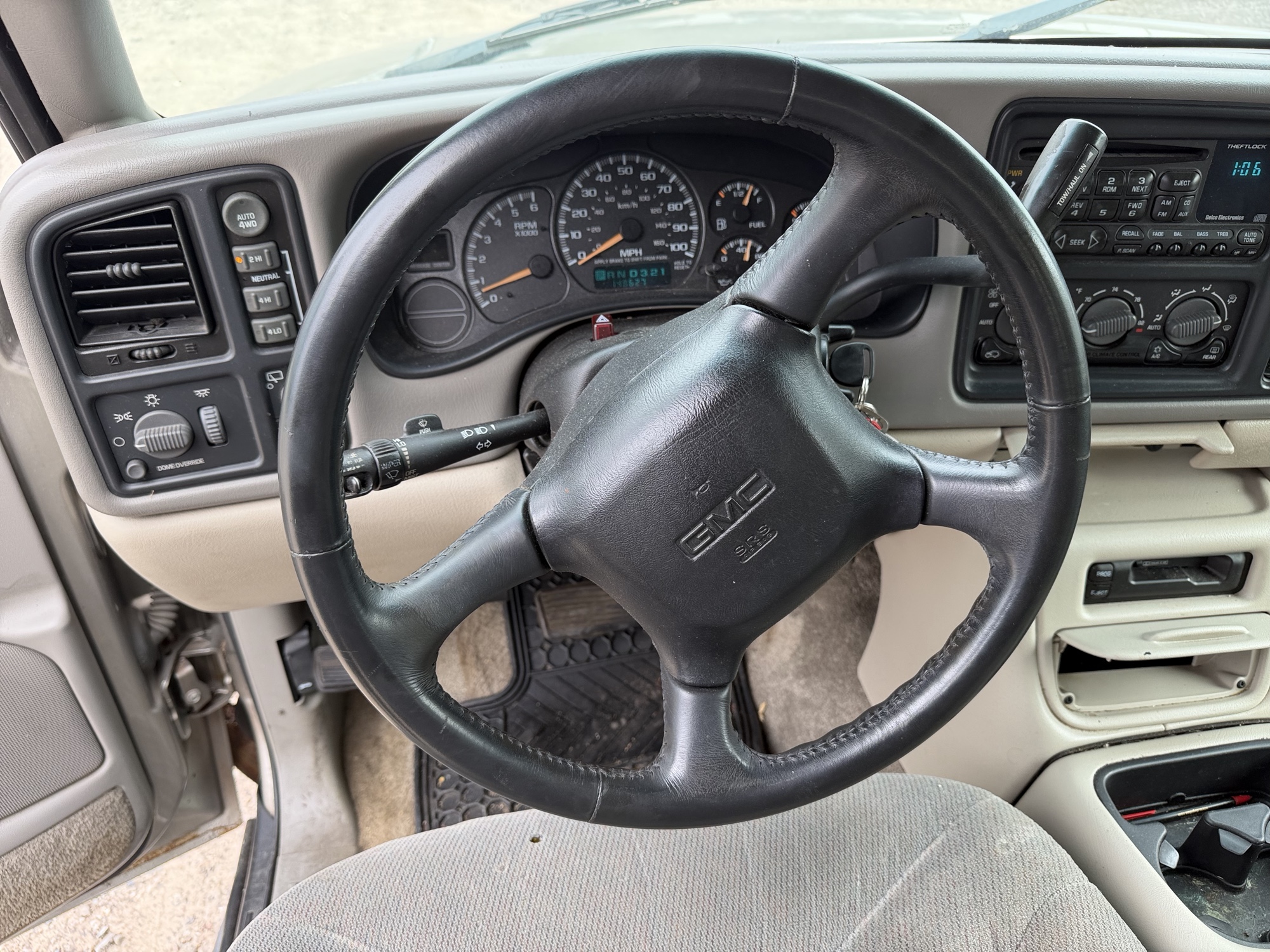 2002 gmc yukon-xl 1500-4wd with 148627 miles for sale near elk-river, minnesota 106511_36_steering_wheel.jpg