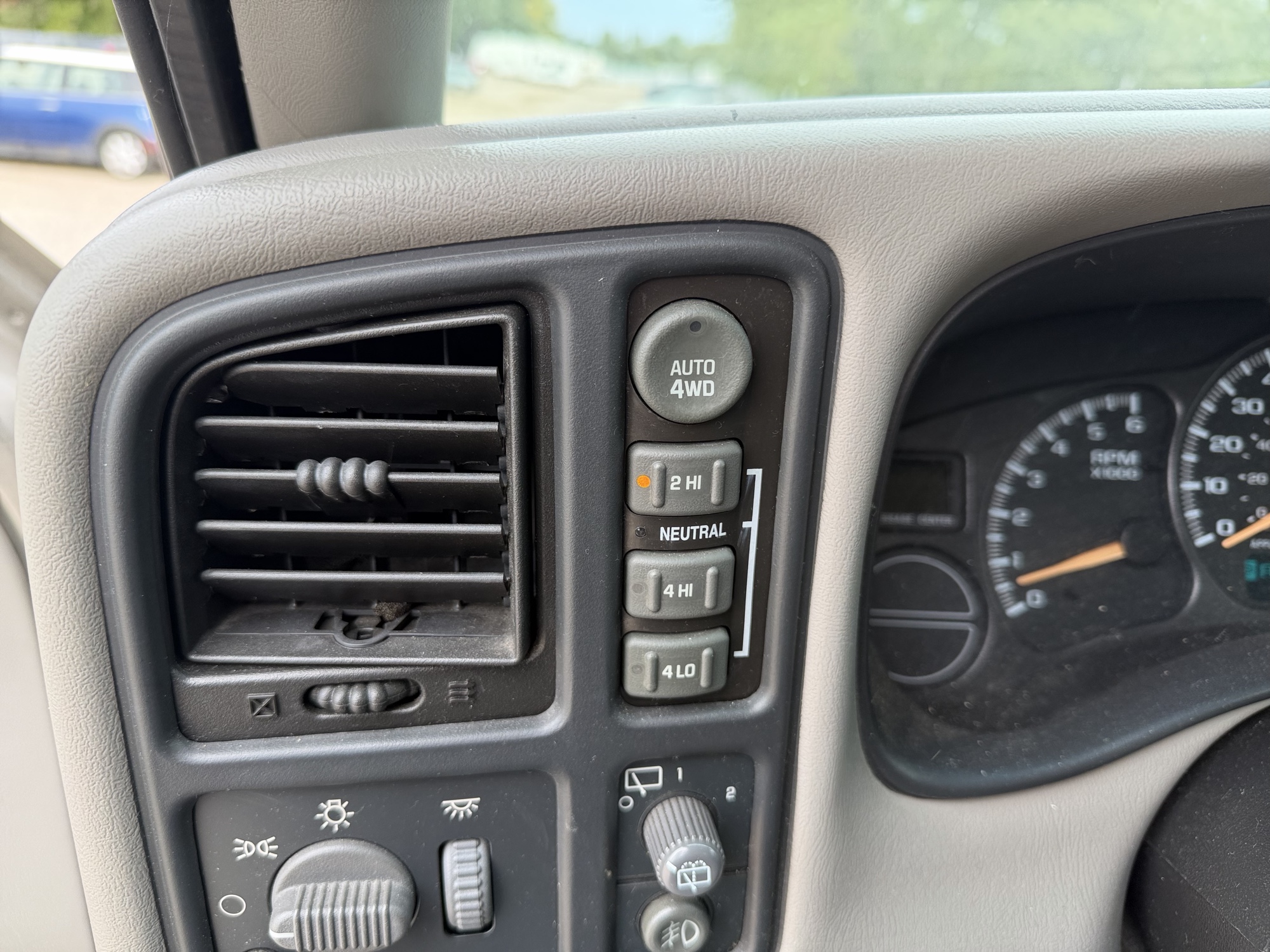2002 gmc yukon-xl 1500-4wd with 148627 miles for sale near elk-river, minnesota 106511_38_4x4_switch.jpg