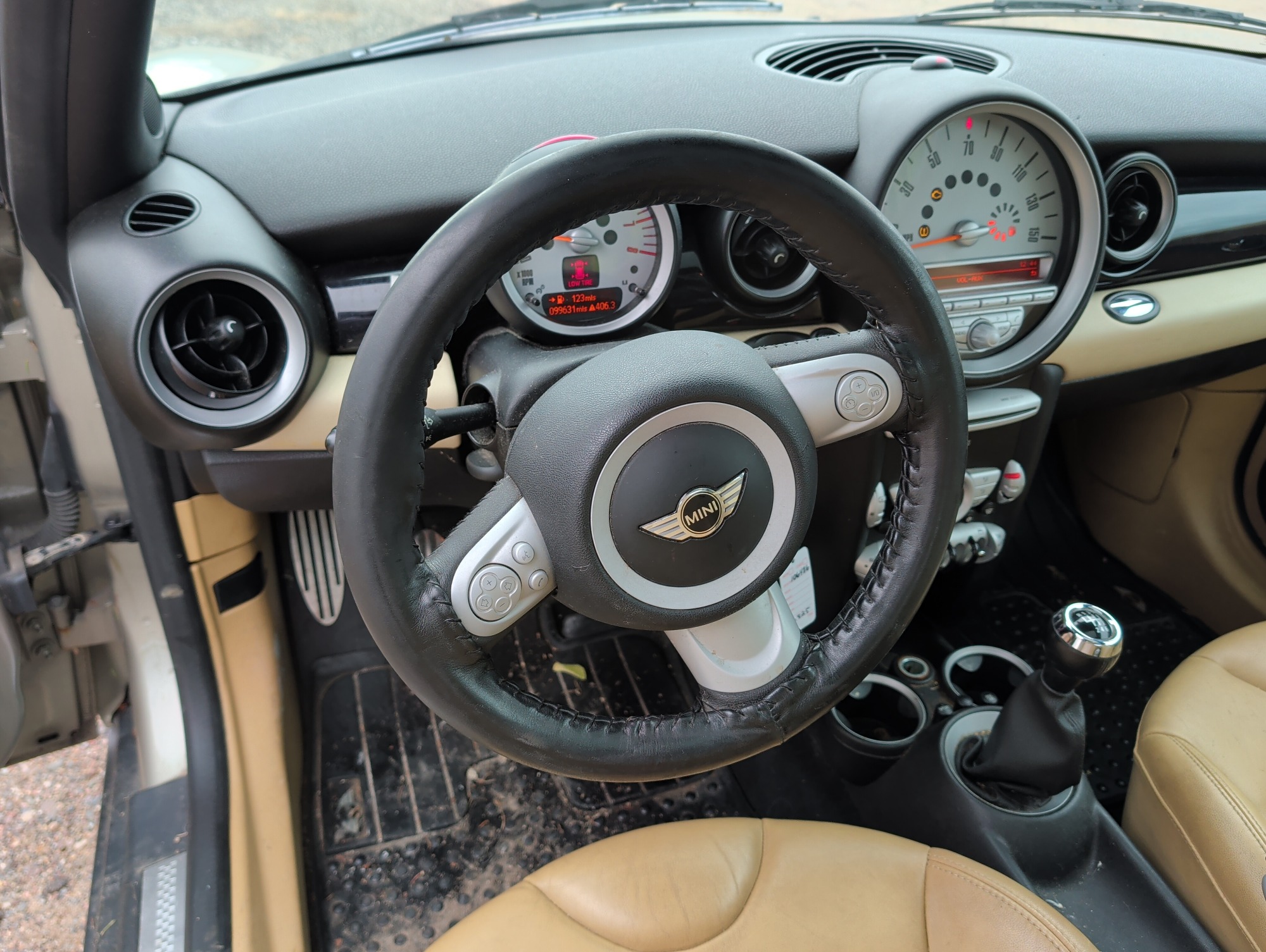 2008 mini cooper s with 99631 miles for sale near elk-river, minnesota 106512_33_dash_from_driver.jpg