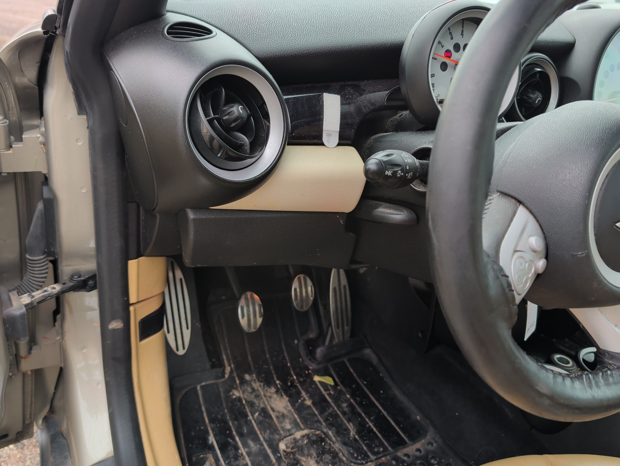 2008 mini cooper s with 99631 miles for sale near elk-river, minnesota 106512_37_left_of_steering_wheel.jpg