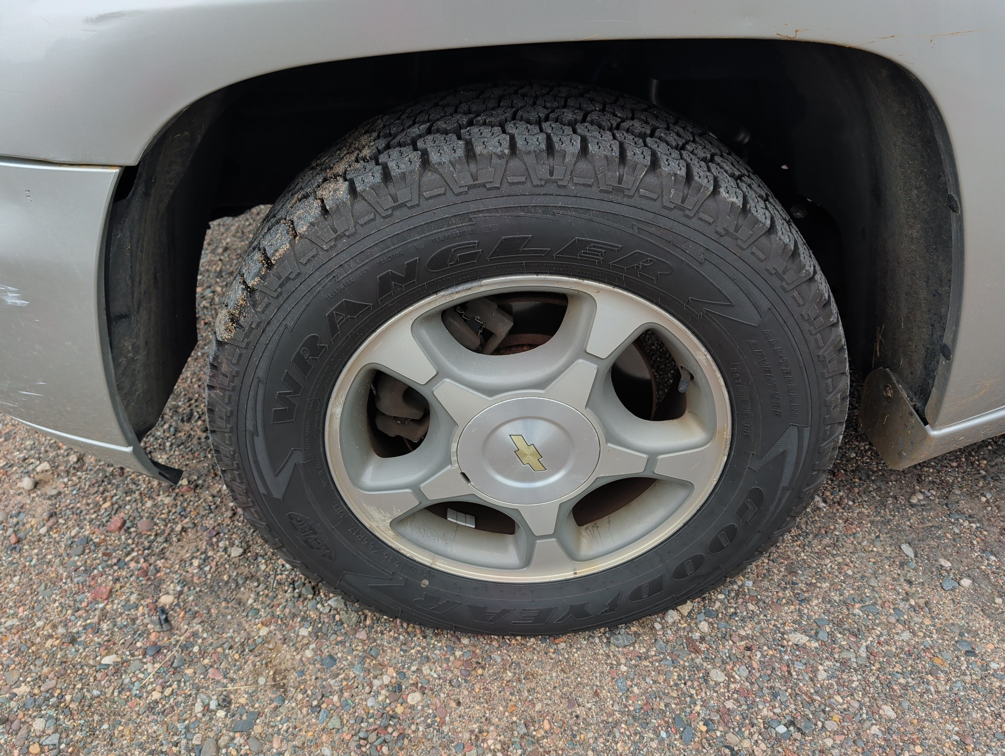 2006 chevrolet trailblazer ext-ls-4wd with 181247 miles for sale near elk-river, minnesota 106513_12_drv_front_wheel.jpg