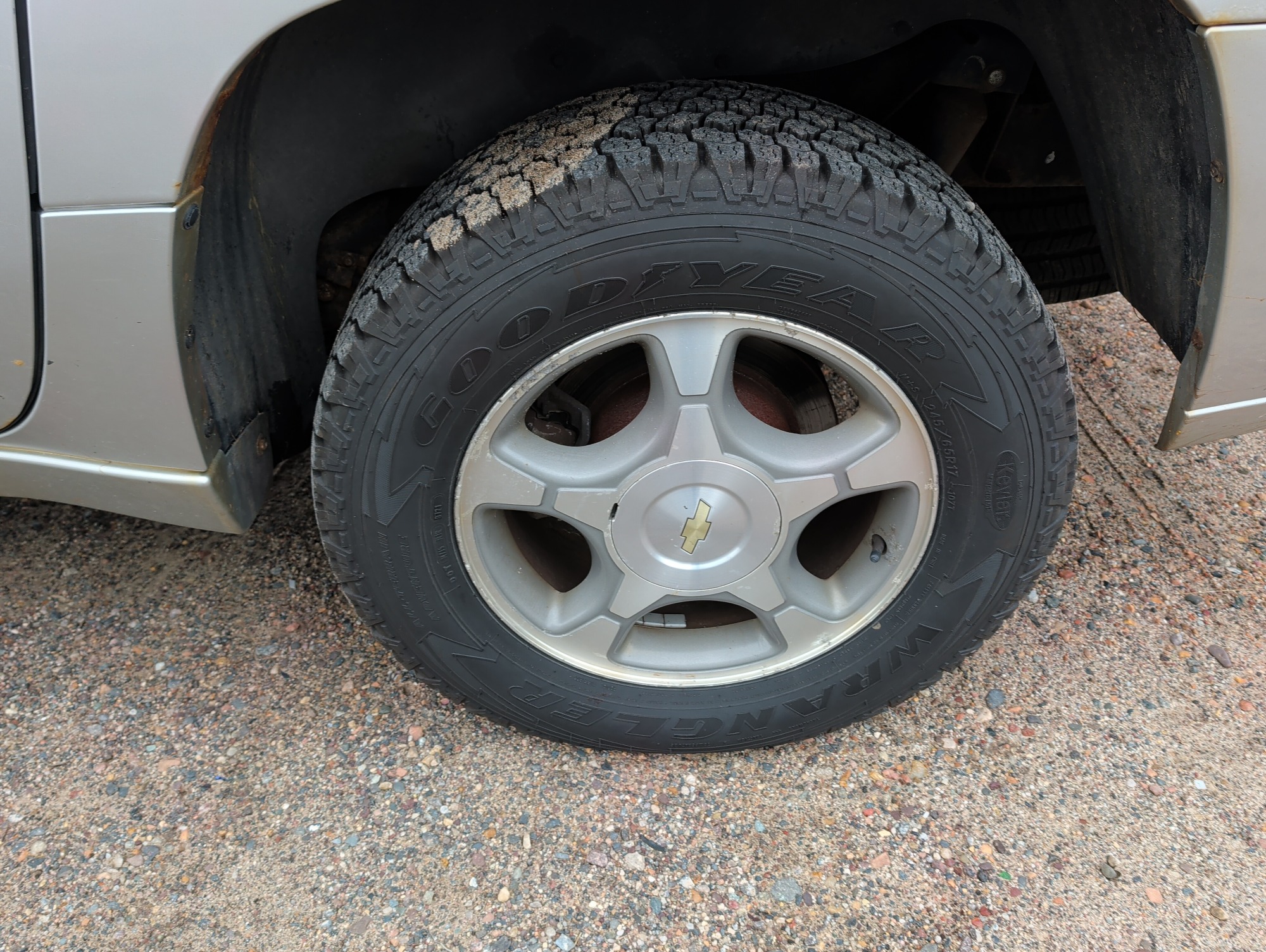 2006 chevrolet trailblazer ext-ls-4wd with 181247 miles for sale near elk-river, minnesota 106513_13_rear_drv_wheel.jpg