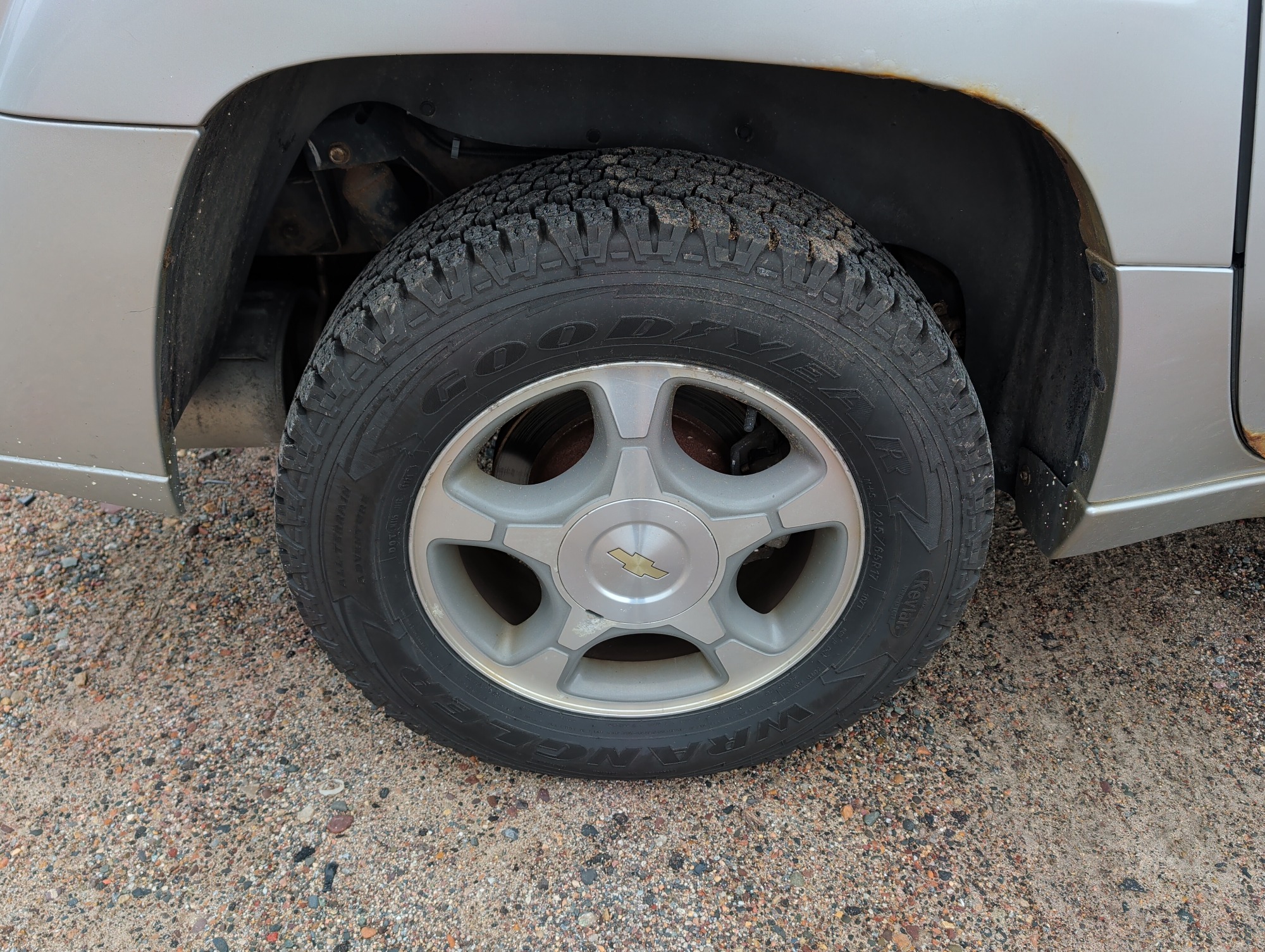 2006 chevrolet trailblazer ext-ls-4wd with 181247 miles for sale near elk-river, minnesota 106513_14_rear_pass_wheel.jpg