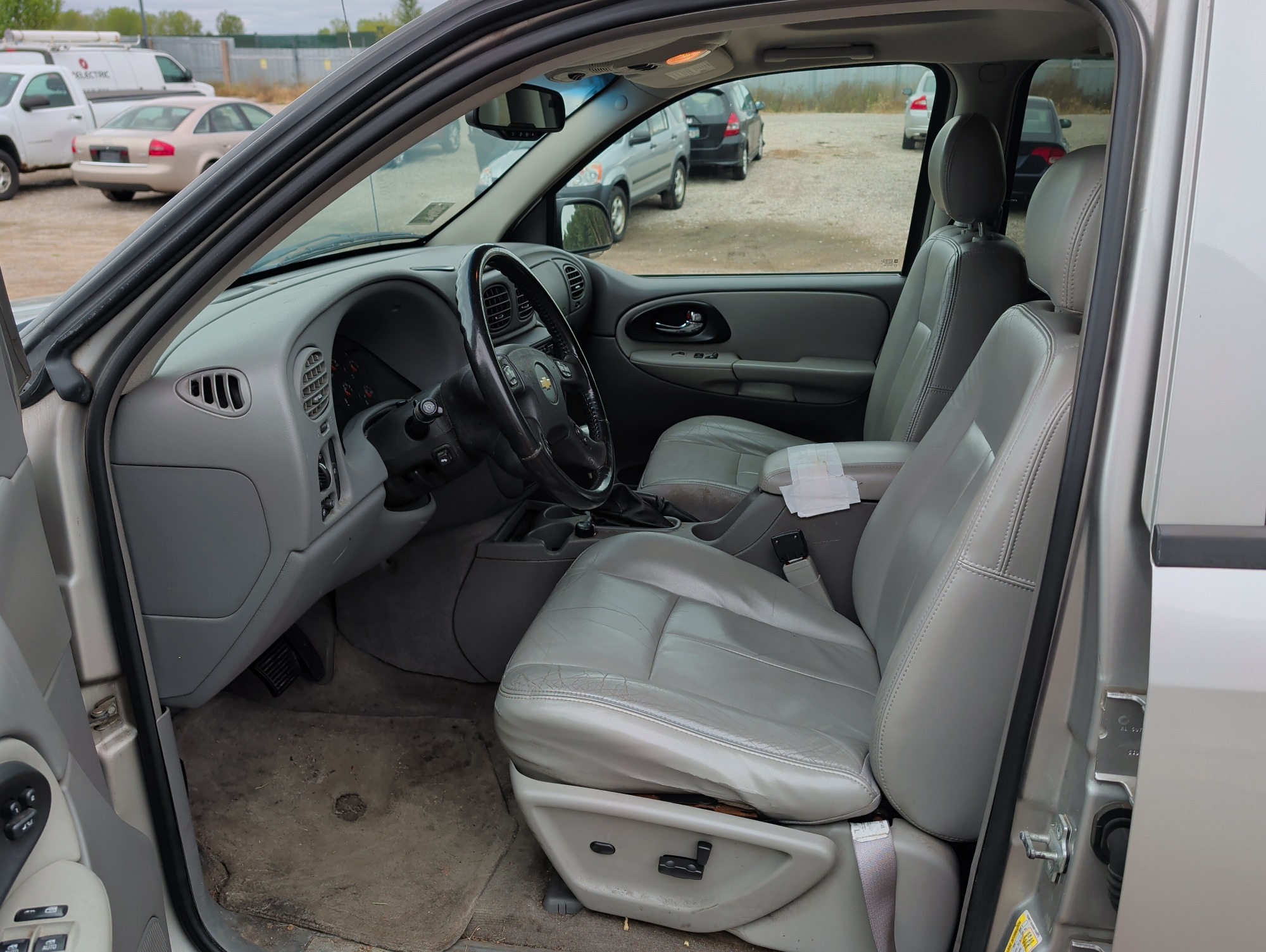 2006 chevrolet trailblazer ext-ls-4wd with 181247 miles for sale near elk-river, minnesota 106513_22_driver_seat.jpg