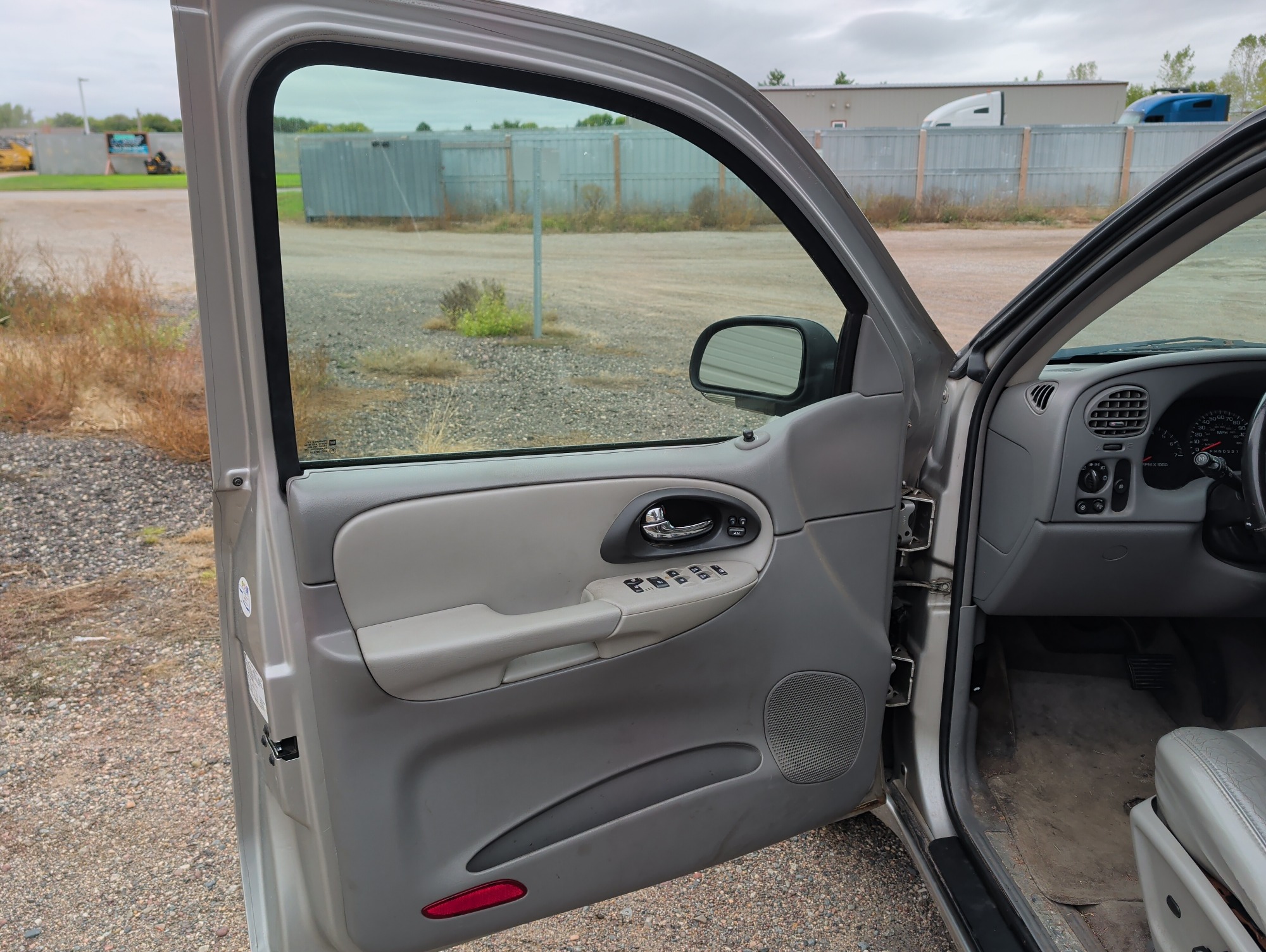 2006 chevrolet trailblazer ext-ls-4wd with 181247 miles for sale near elk-river, minnesota 106513_23_driver_door_panel.jpg