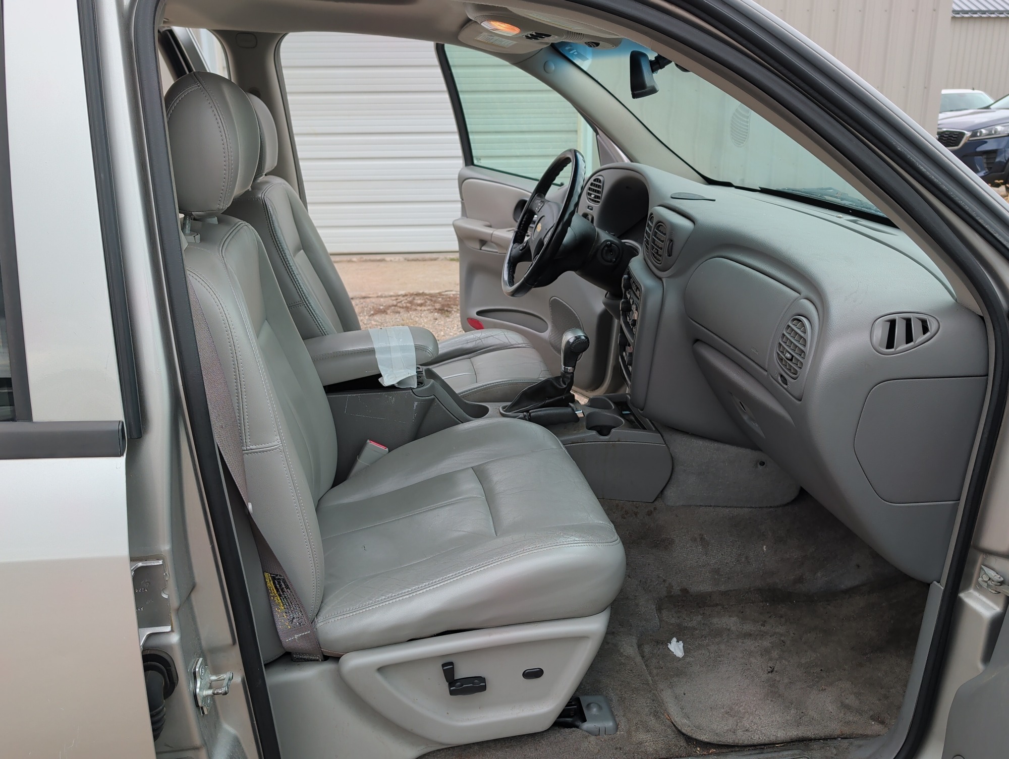 2006 chevrolet trailblazer ext-ls-4wd with 181247 miles for sale near elk-river, minnesota 106513_31_passenger_seat.jpg