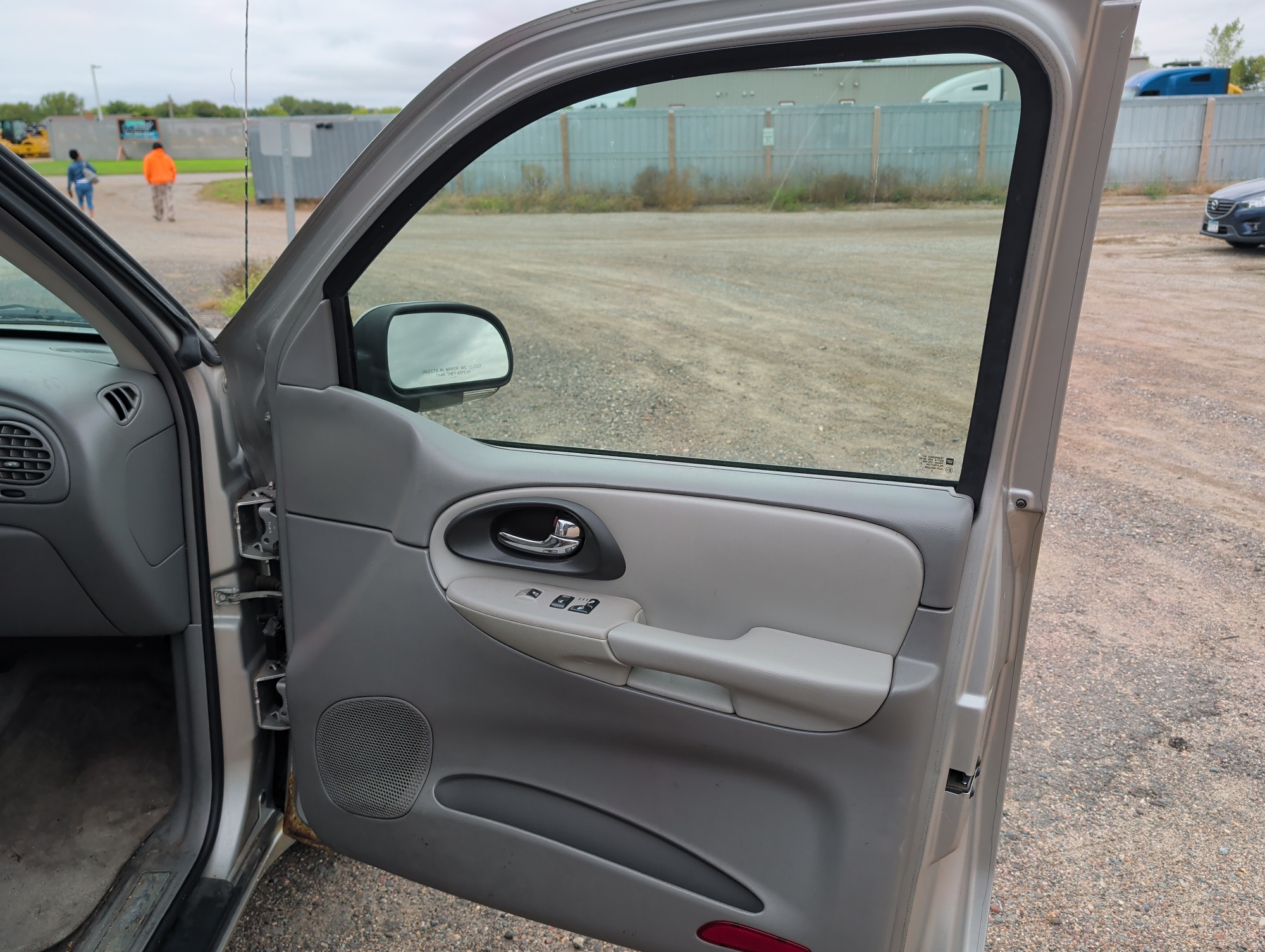2006 chevrolet trailblazer ext-ls-4wd with 181247 miles for sale near elk-river, minnesota 106513_32_passenger_door_panel.jpg