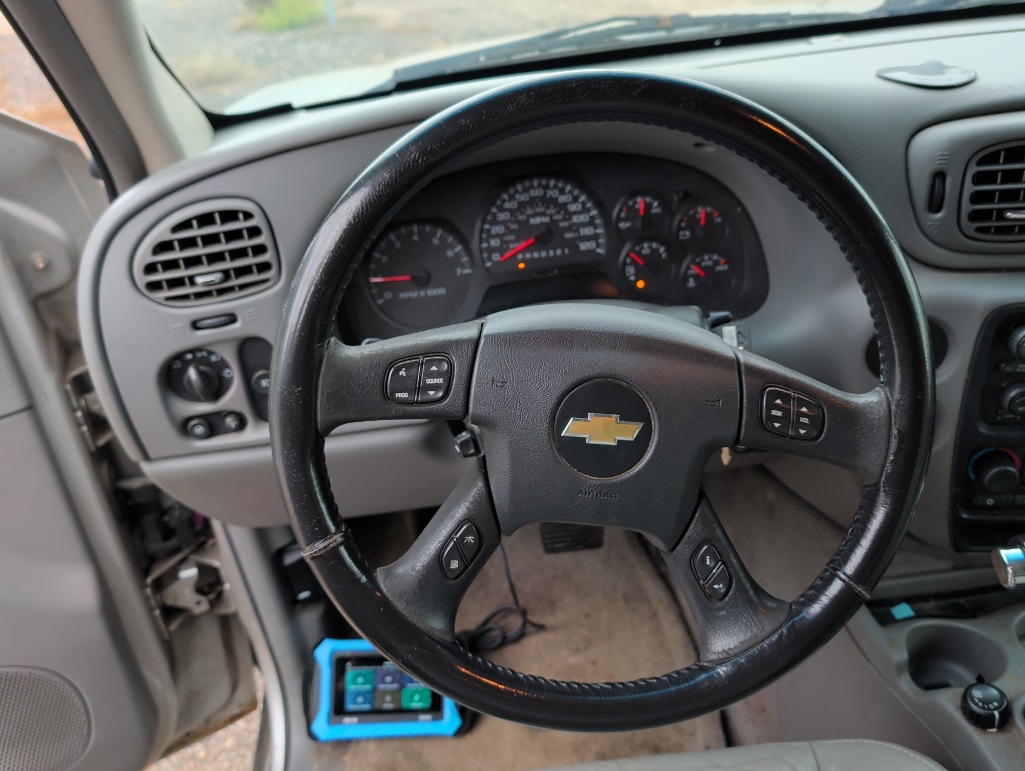 2006 chevrolet trailblazer ext-ls-4wd with 181247 miles for sale near elk-river, minnesota 106513_36_steering_wheel.jpg