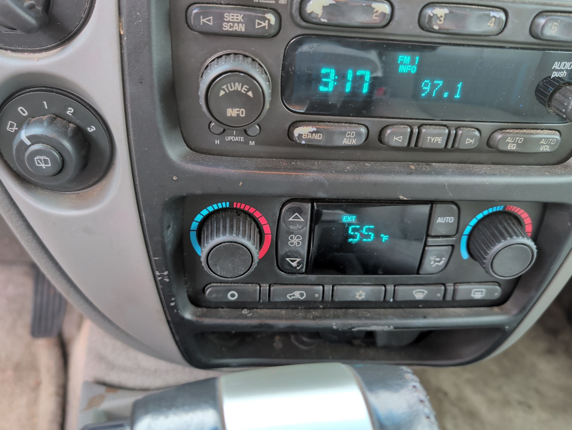 2006 chevrolet trailblazer ext-ls-4wd with 181247 miles for sale near elk-river, minnesota 106513_40_climate_control.jpg