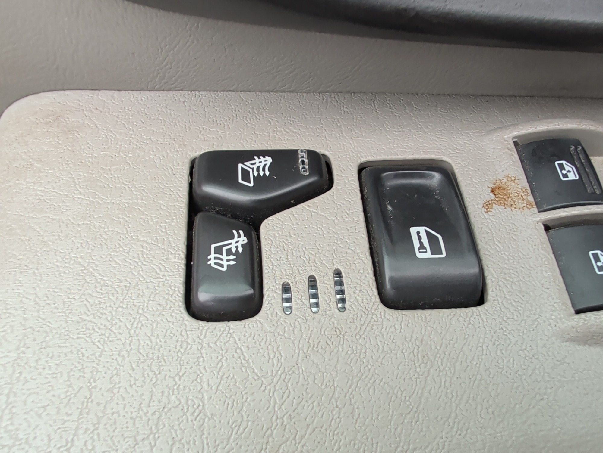 2006 chevrolet trailblazer ext-ls-4wd with 181247 miles for sale near elk-river, minnesota 106513_42_heated_seat_switches.jpg