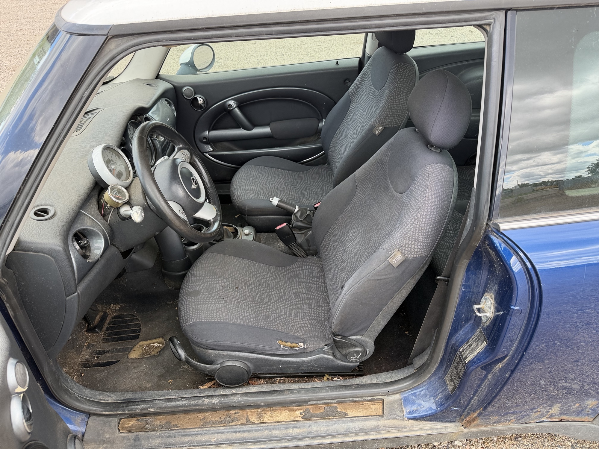 2004 mini cooper base with 208851 miles for sale near elk-river, minnesota 106514_22_driver_seat.jpg