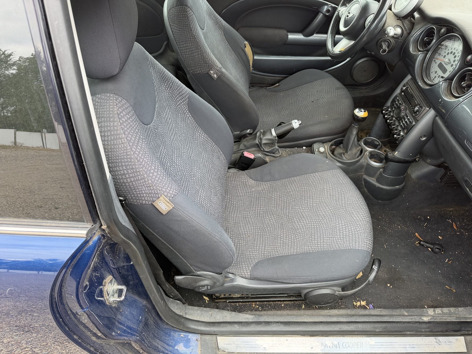 2004 mini cooper base with 208851 miles for sale near elk-river, minnesota 106514_31_passenger_seat.jpg