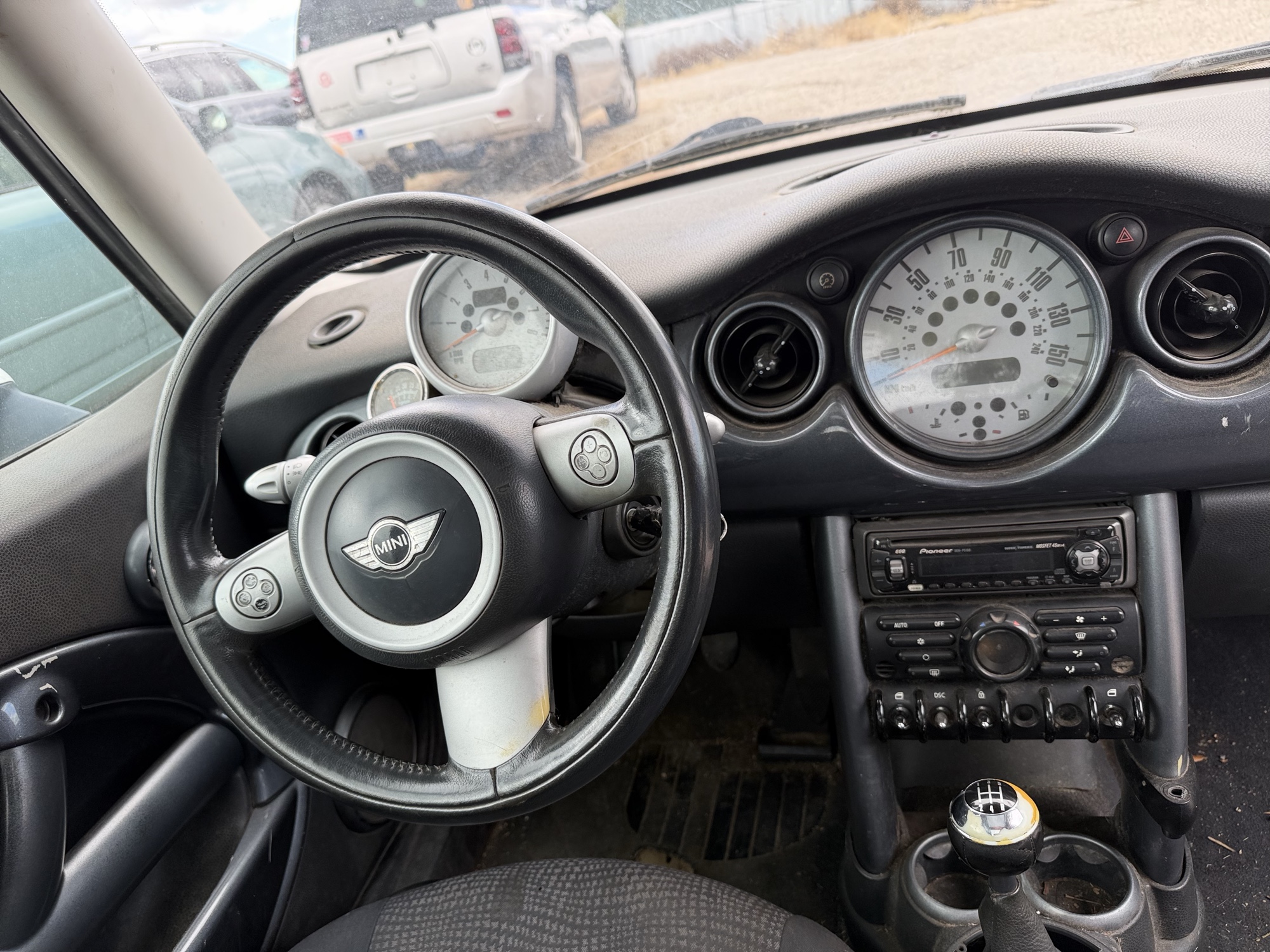 2004 mini cooper base with 208851 miles for sale near elk-river, minnesota 106514_33_dash_from_driver.jpg