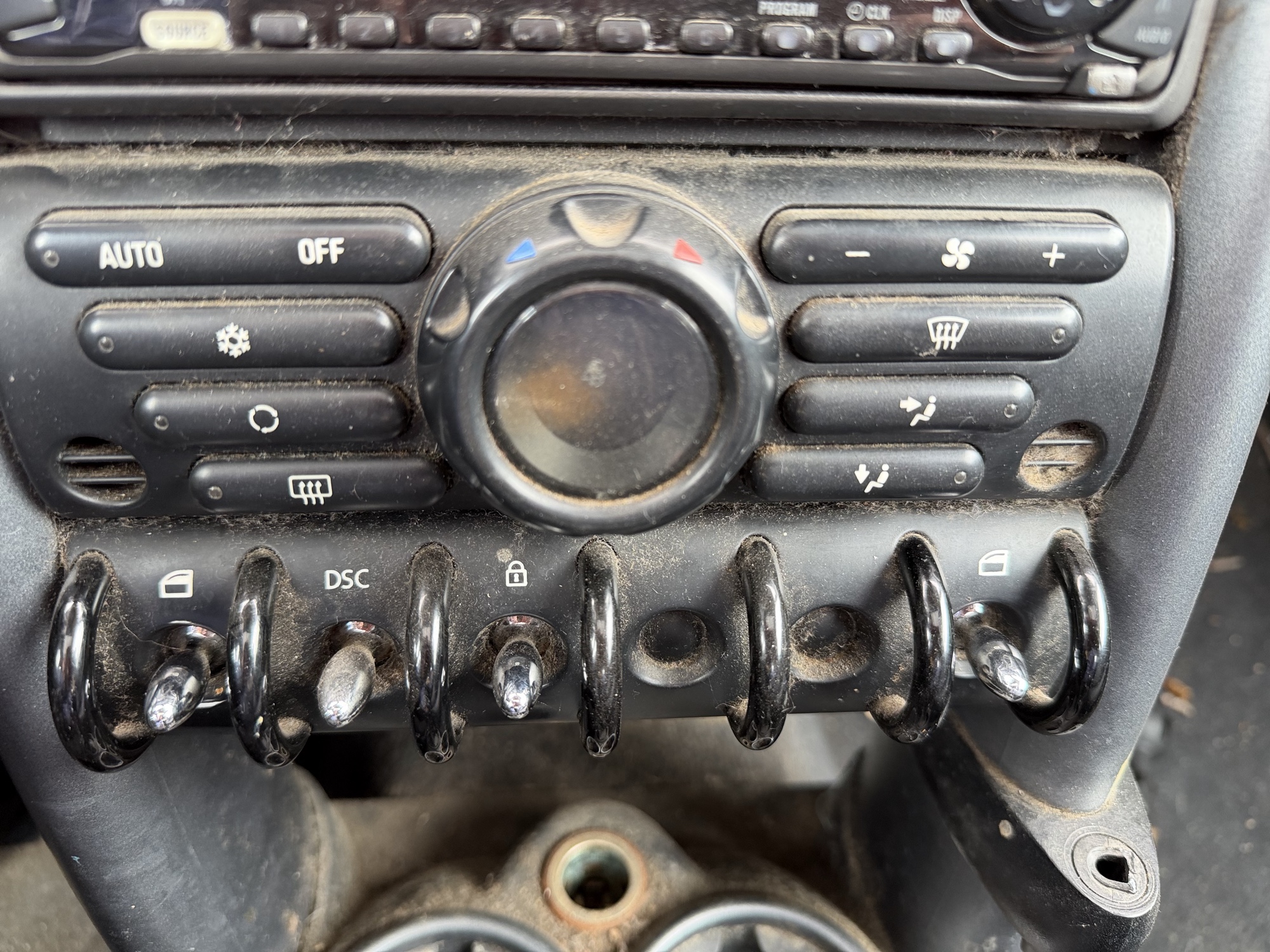2004 mini cooper base with 208851 miles for sale near elk-river, minnesota 106514_40_climate_control.jpg