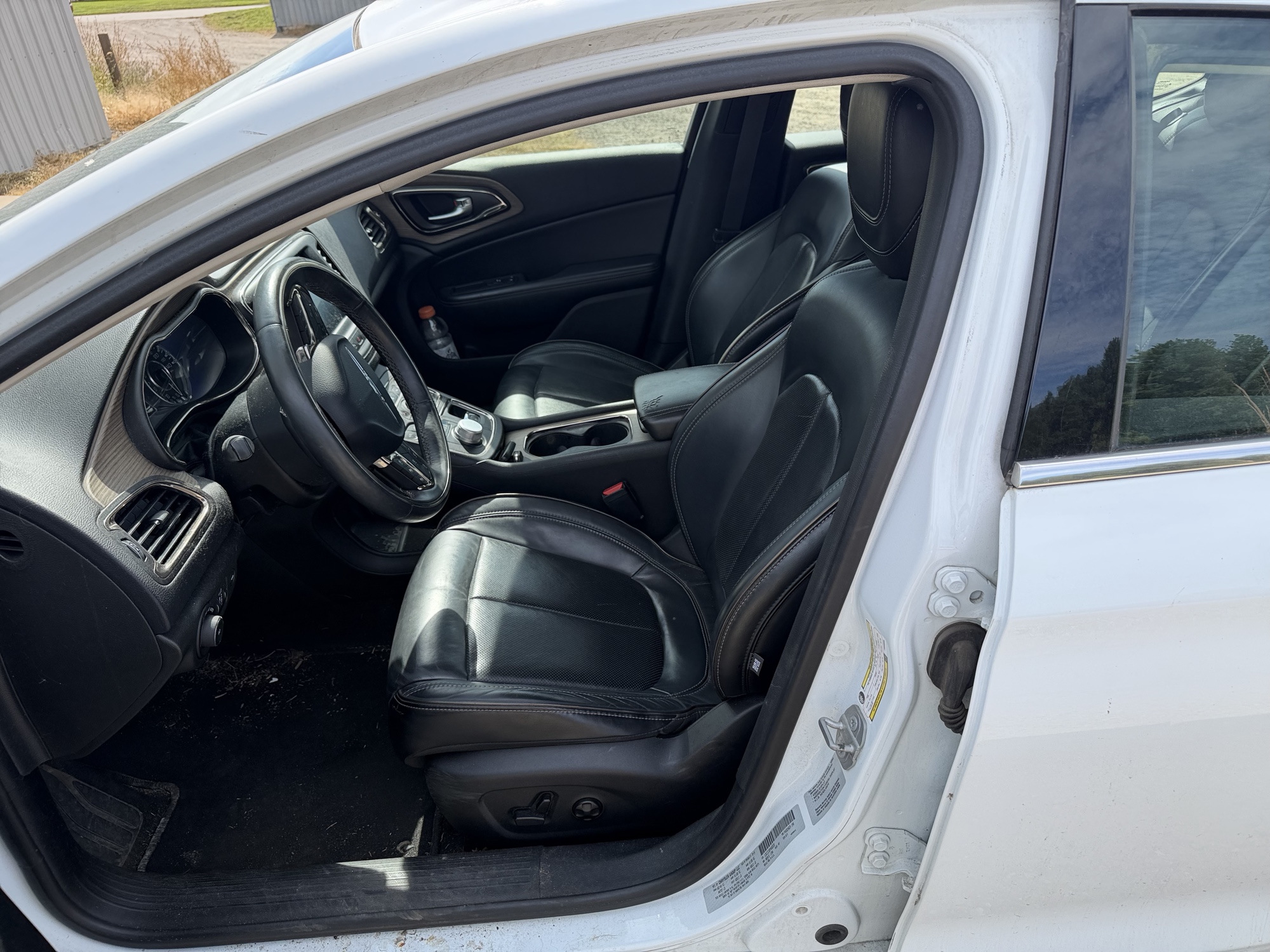 2015 chrysler 200 with 168904 miles for sale near elk-river, minnesota 106518_22_driver_seat.jpg