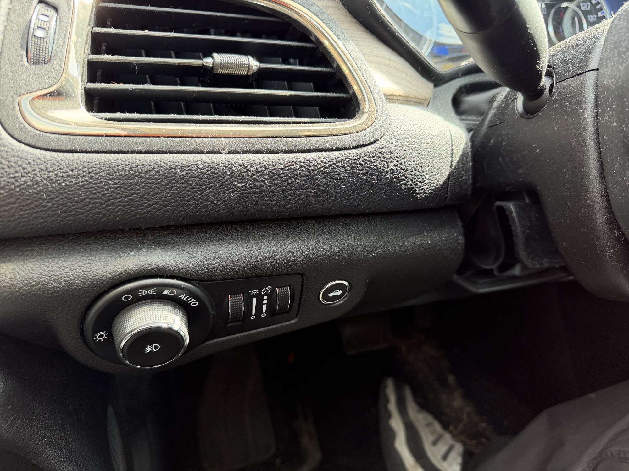 2015 chrysler 200 with 168904 miles for sale near elk-river, minnesota 106518_37_left_of_steering_wheel.jpg