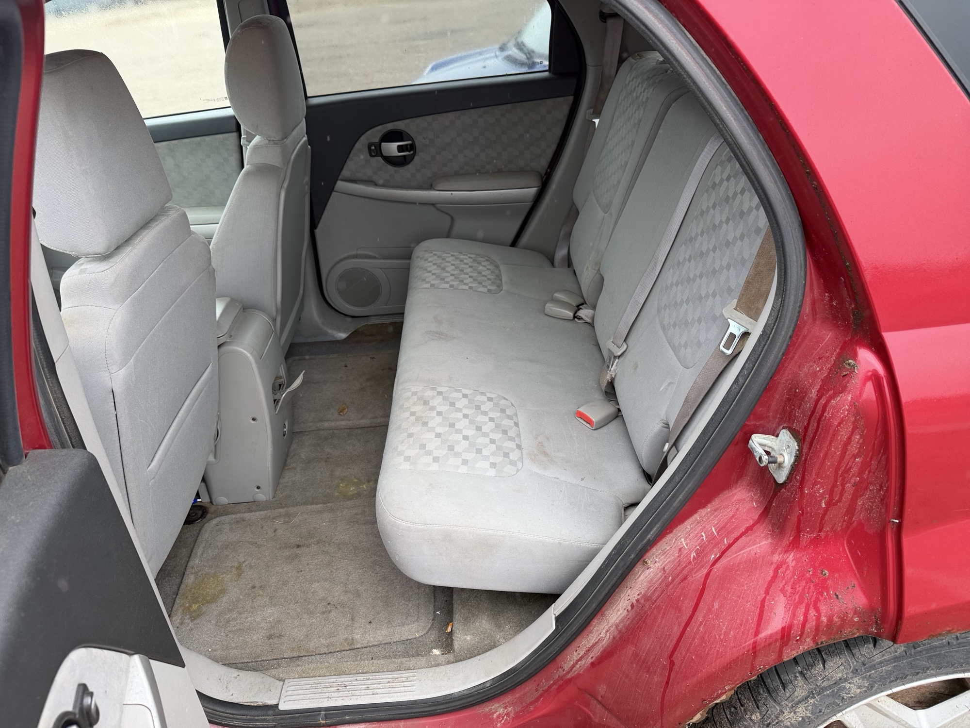 2006 chevrolet equinox lt-awd with 221047 miles for sale near elk-river, minnesota 106525_24_drv_rear_seat.jpg