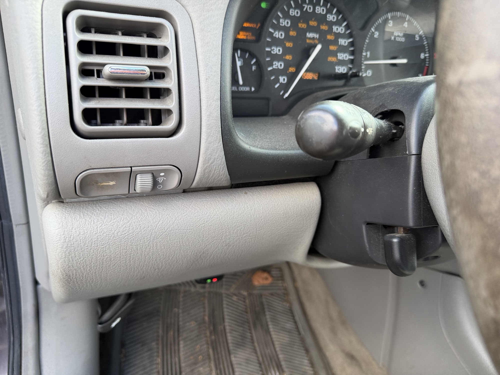 2000 saturn ls ls2 with 158842 miles for sale near elk-river, minnesota 106526_37_left_of_steering_wheel.jpg