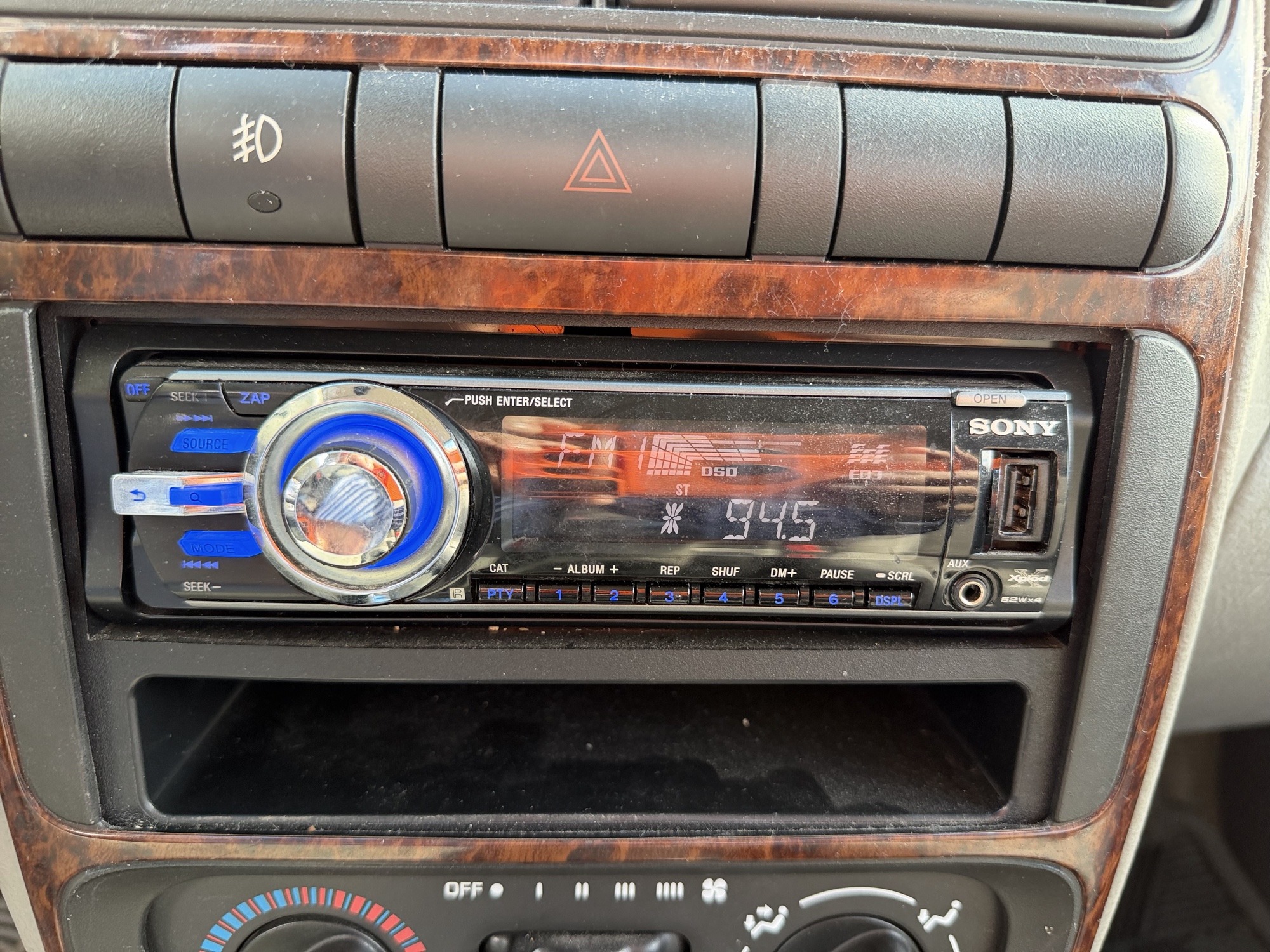 2000 saturn ls ls2 with 158842 miles for sale near elk-river, minnesota 106526_39_radio_closeup.jpg
