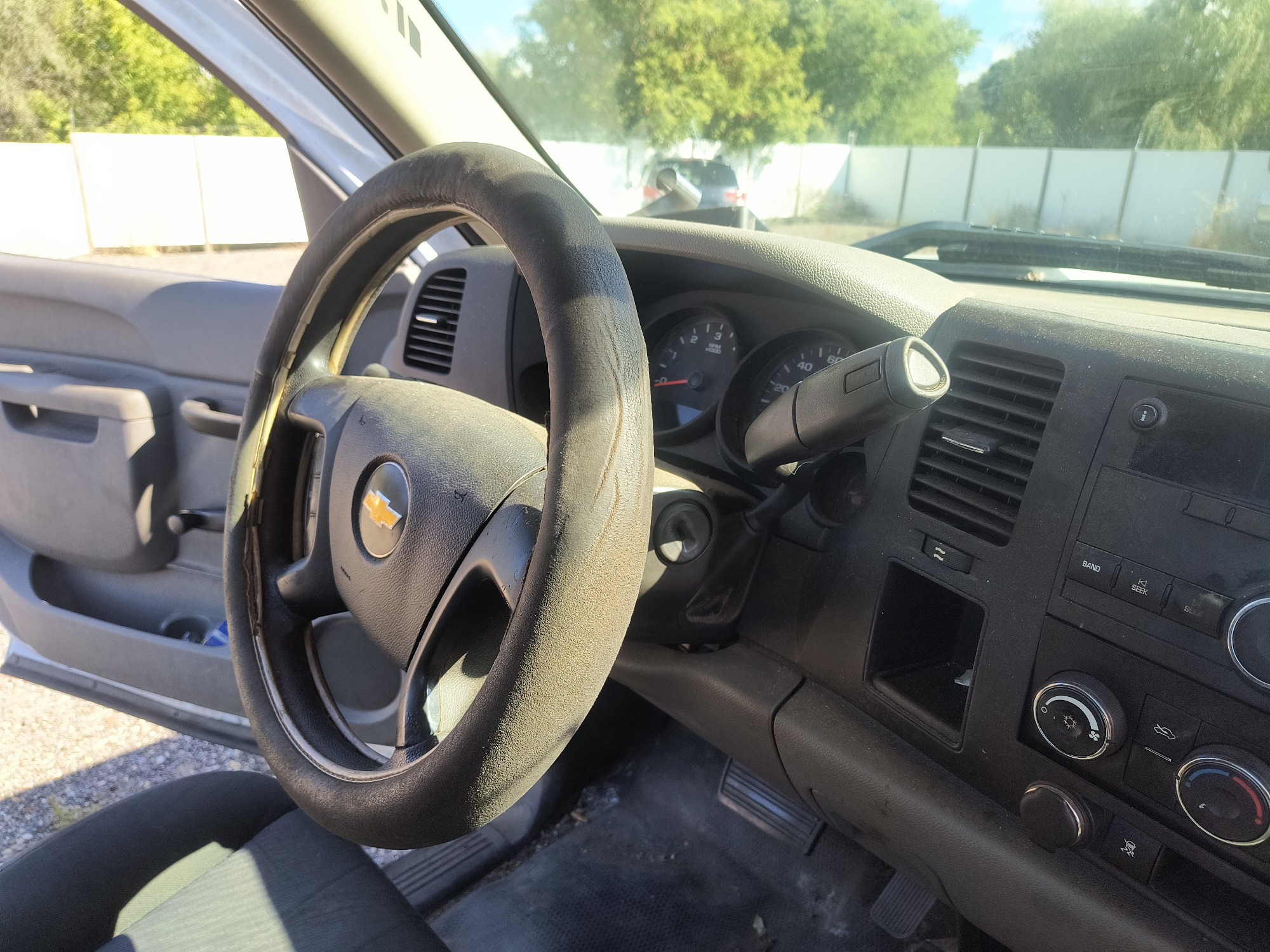 2011 chevrolet silverado-1500 work-truck-4wd with 252641 miles for sale near elk-river, minnesota 106527_36_steering_wheel.jpg