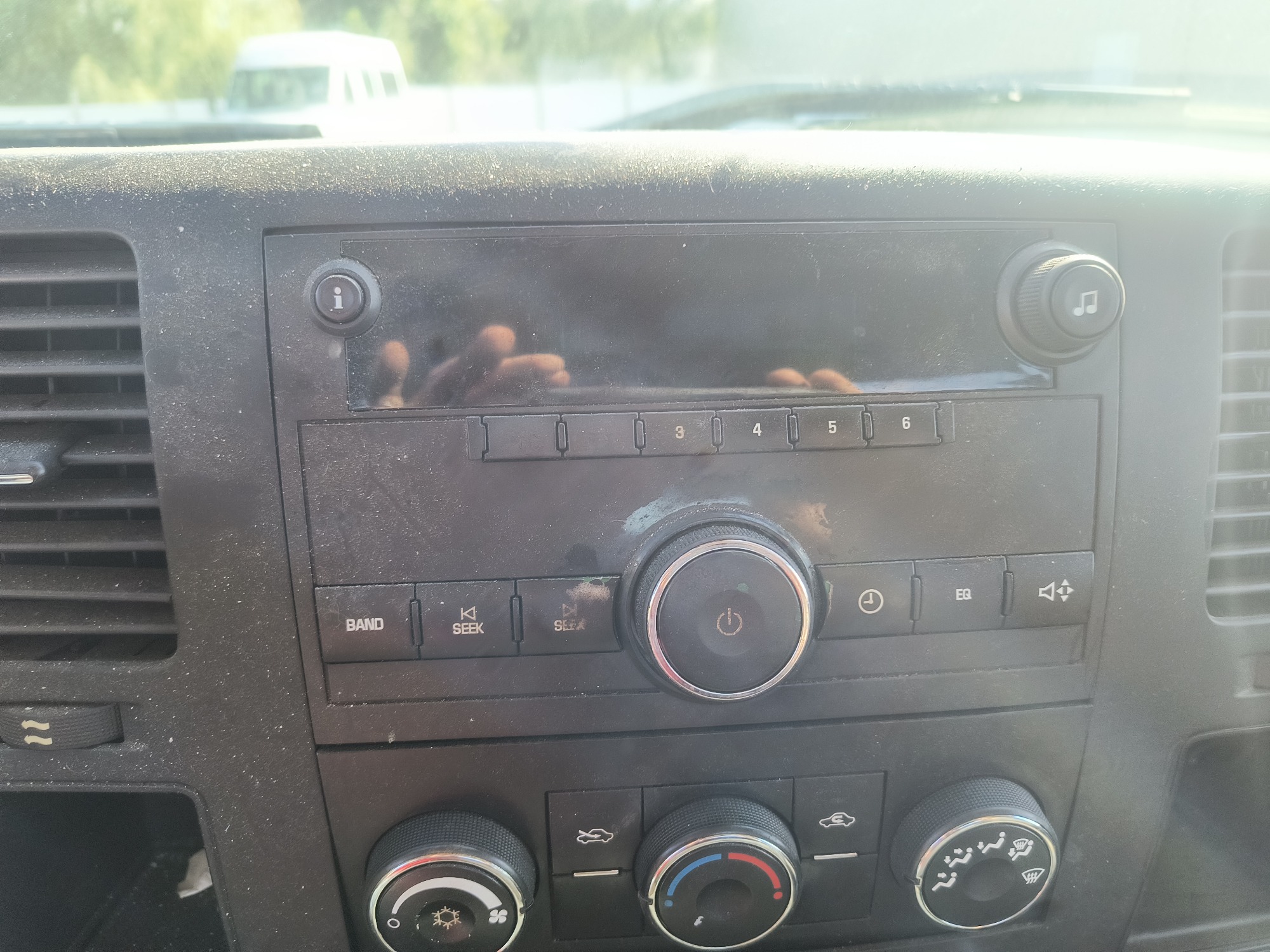 2011 chevrolet silverado-1500 work-truck-4wd with 252641 miles for sale near elk-river, minnesota 106527_39_radio_closeup.jpg